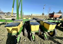 John Deere 7000 12R planter