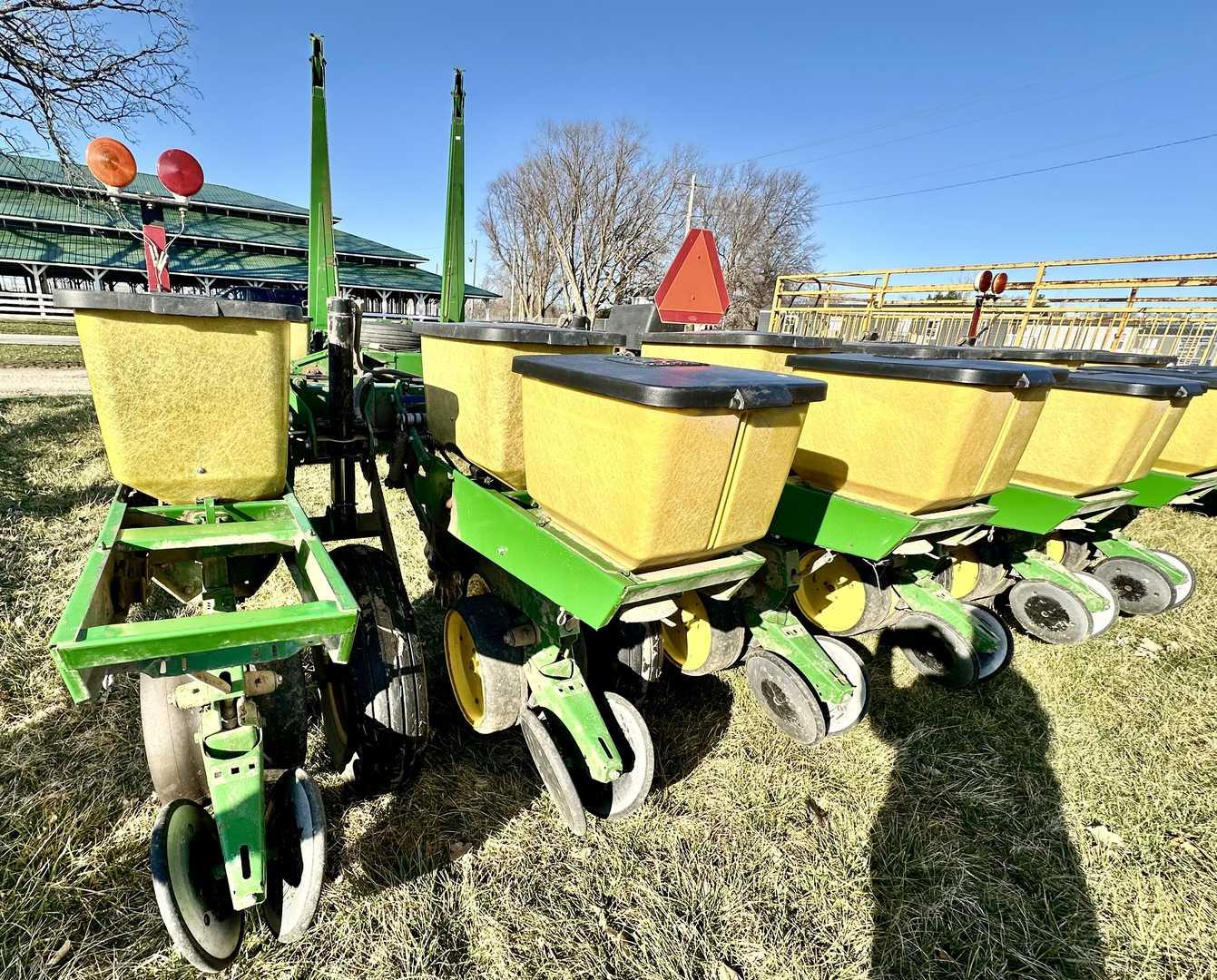 John Deere 7000 12R planter