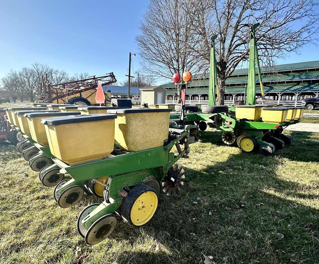 John Deere 7000 12R planter