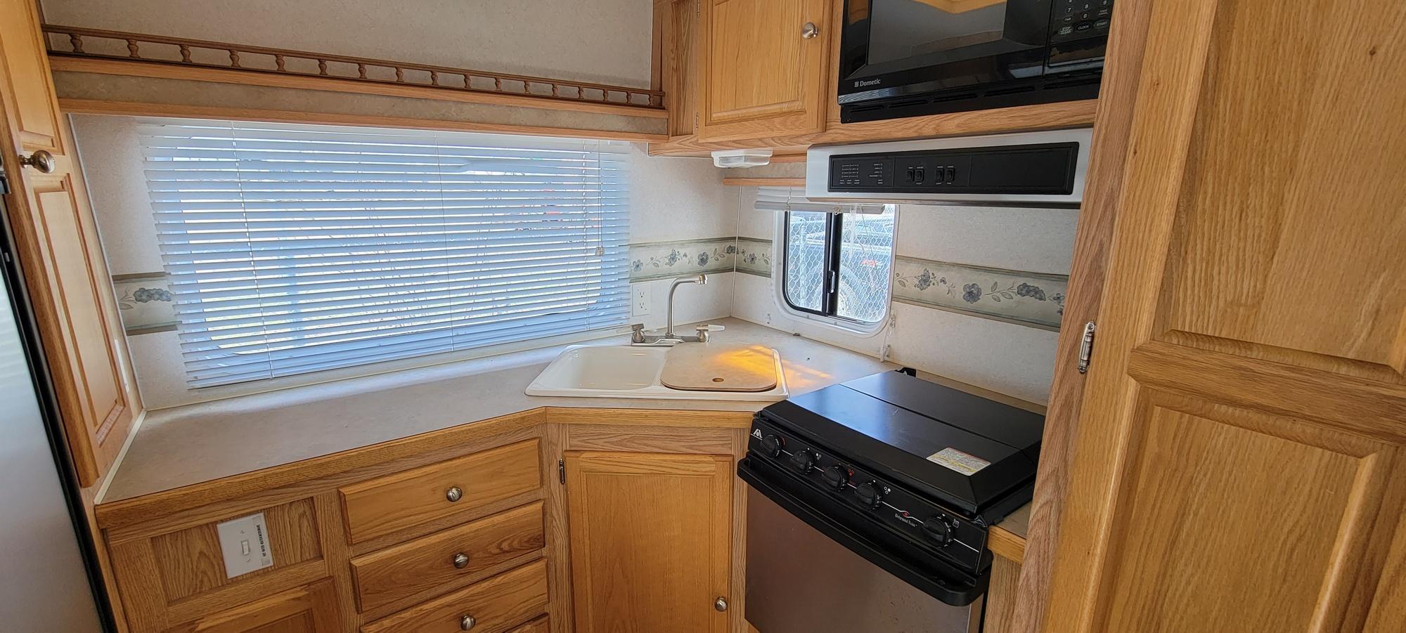 2004 Kustom Koach Travelaire KW248 5th wheel