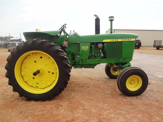 John Deere 3020