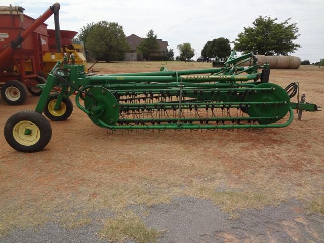 John Deere 705 Hydraulic Hay Rake