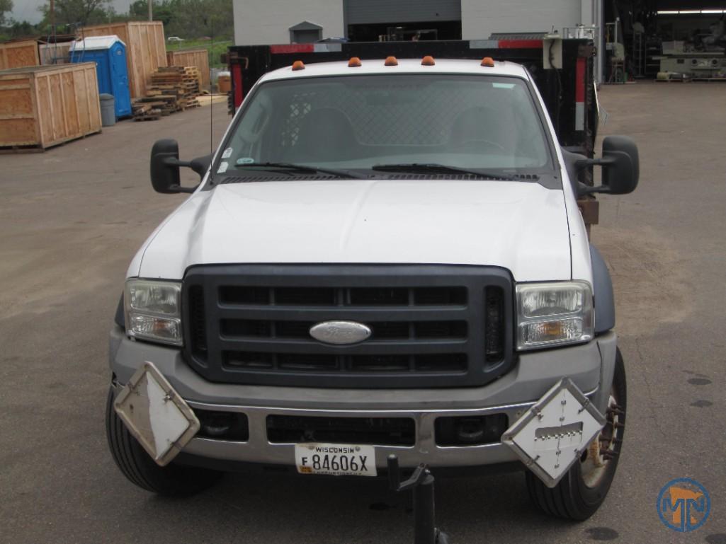 2006 Ford F-550 XL Super Duty Truck with Tommy Lift Gate