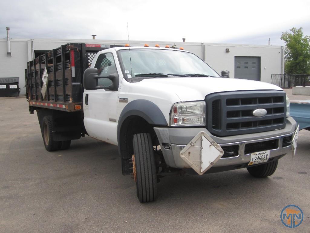 2006 Ford F-550 XL Super Duty Truck with Tommy Lift Gate