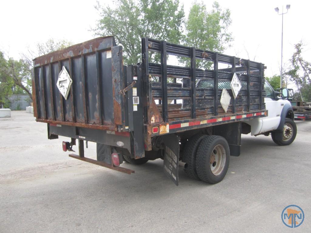 2006 Ford F-550 XL Super Duty Truck with Tommy Lift Gate