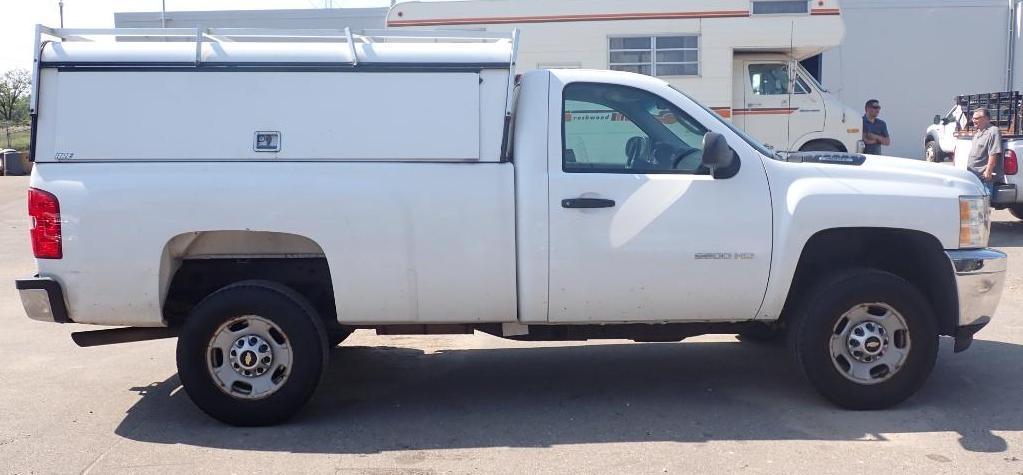 2013 Chevrolet Silverado 2500 HD Pickup Truck With ARE Topper