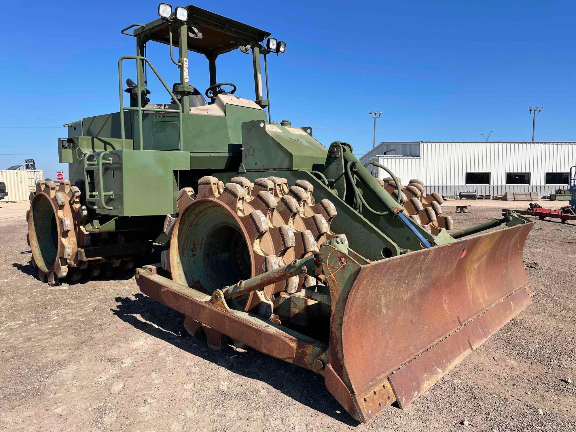 2000 Caterpillar 815F Padfoot Compactor