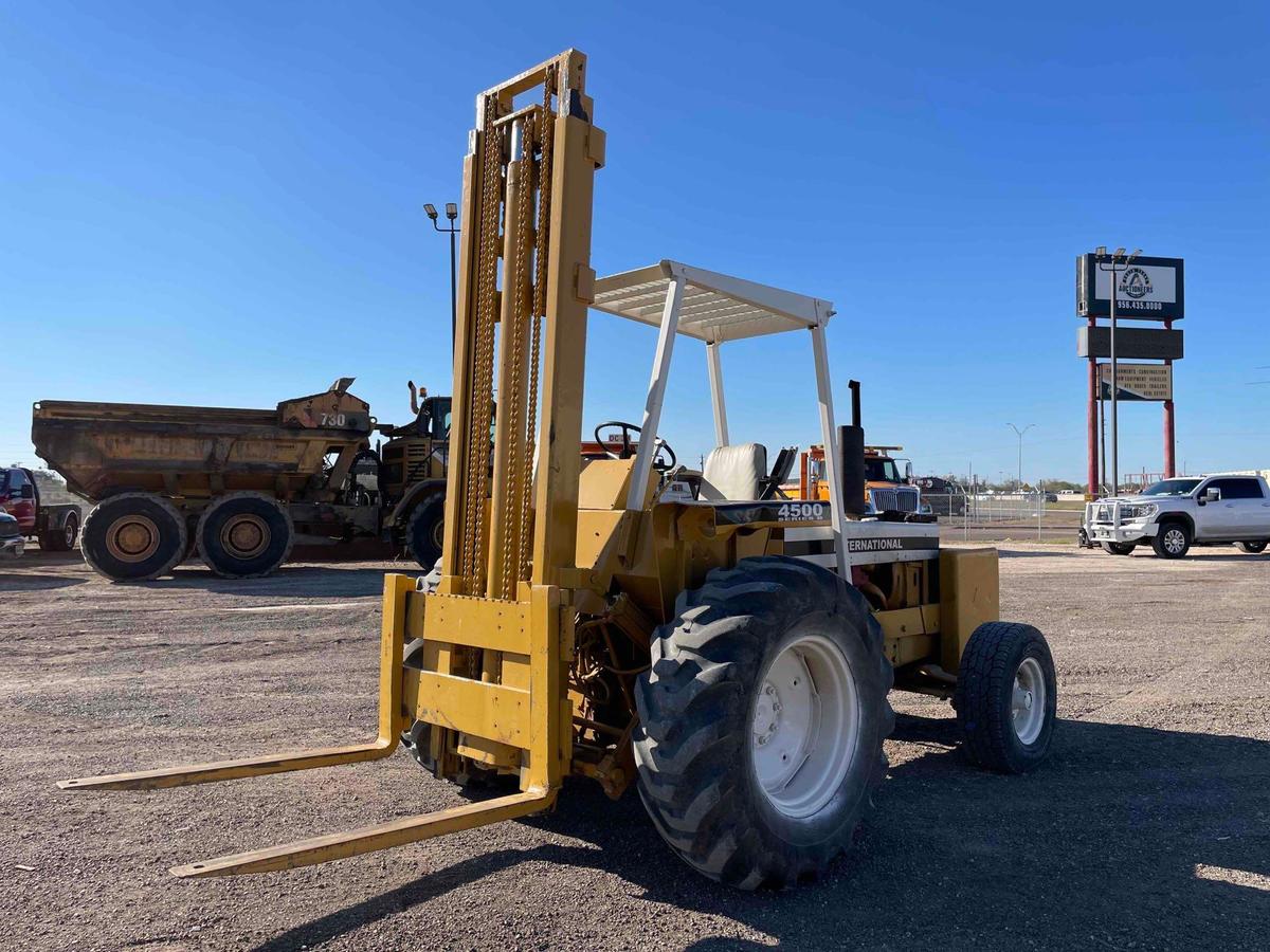 International 4500 Series B Forklift