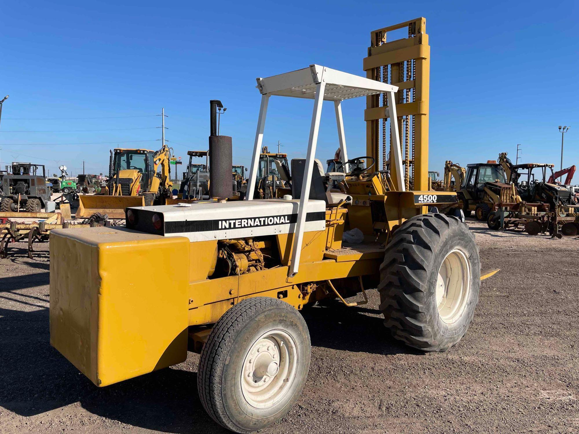 International 4500 Series B Forklift