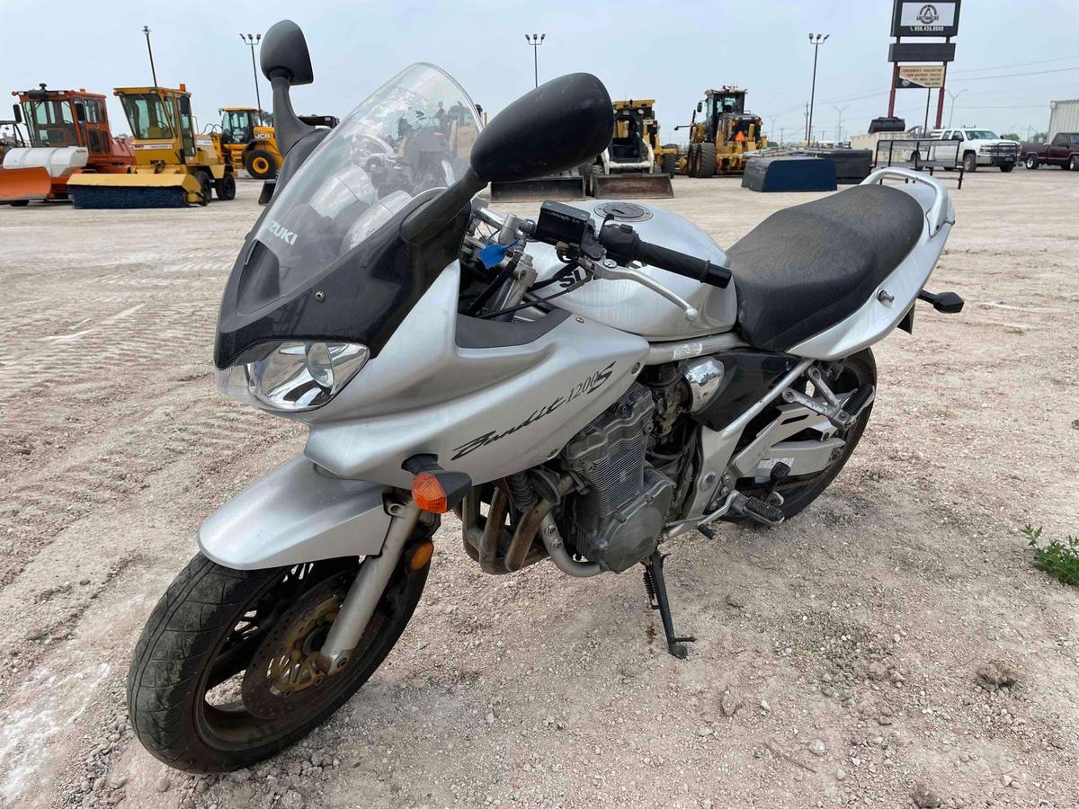 2001 Suzuki Bandit 1200S Motorcycle.