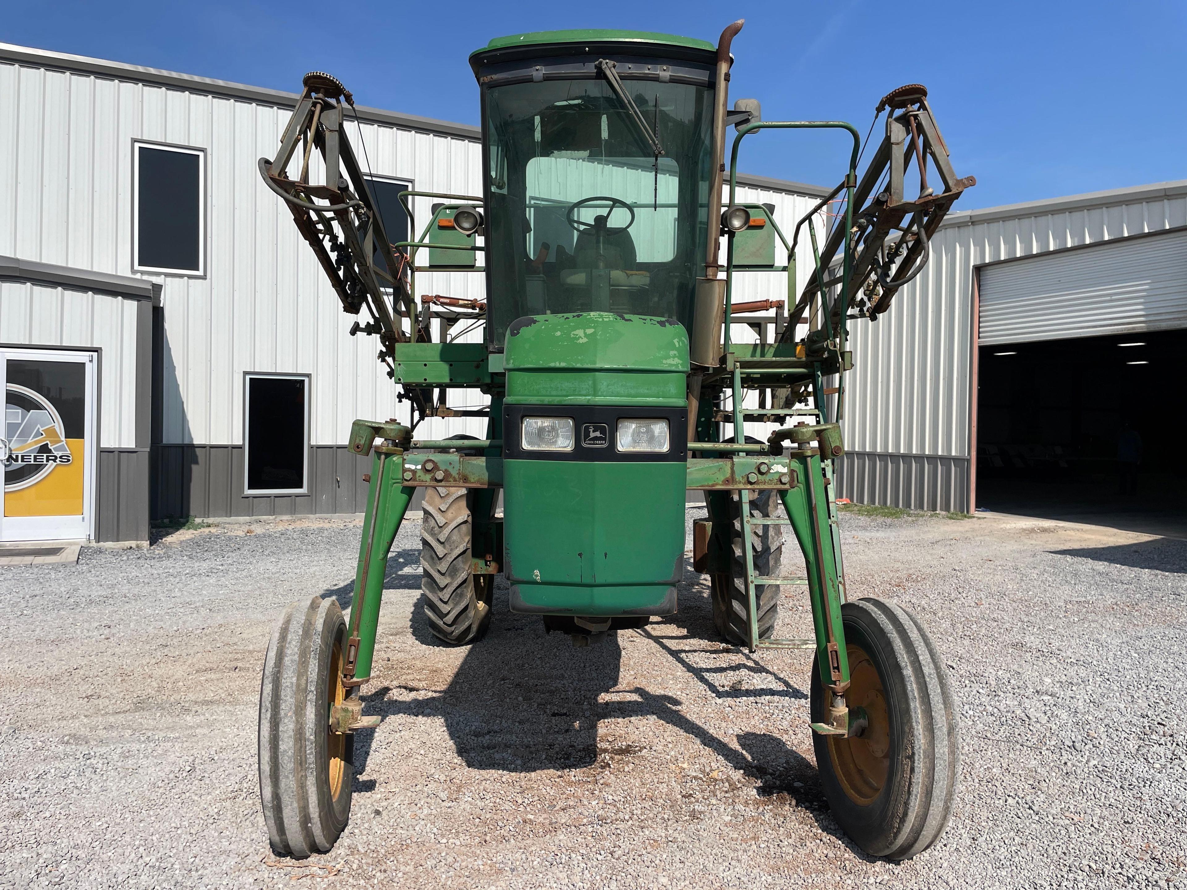 John Deere 6500 Sprayer