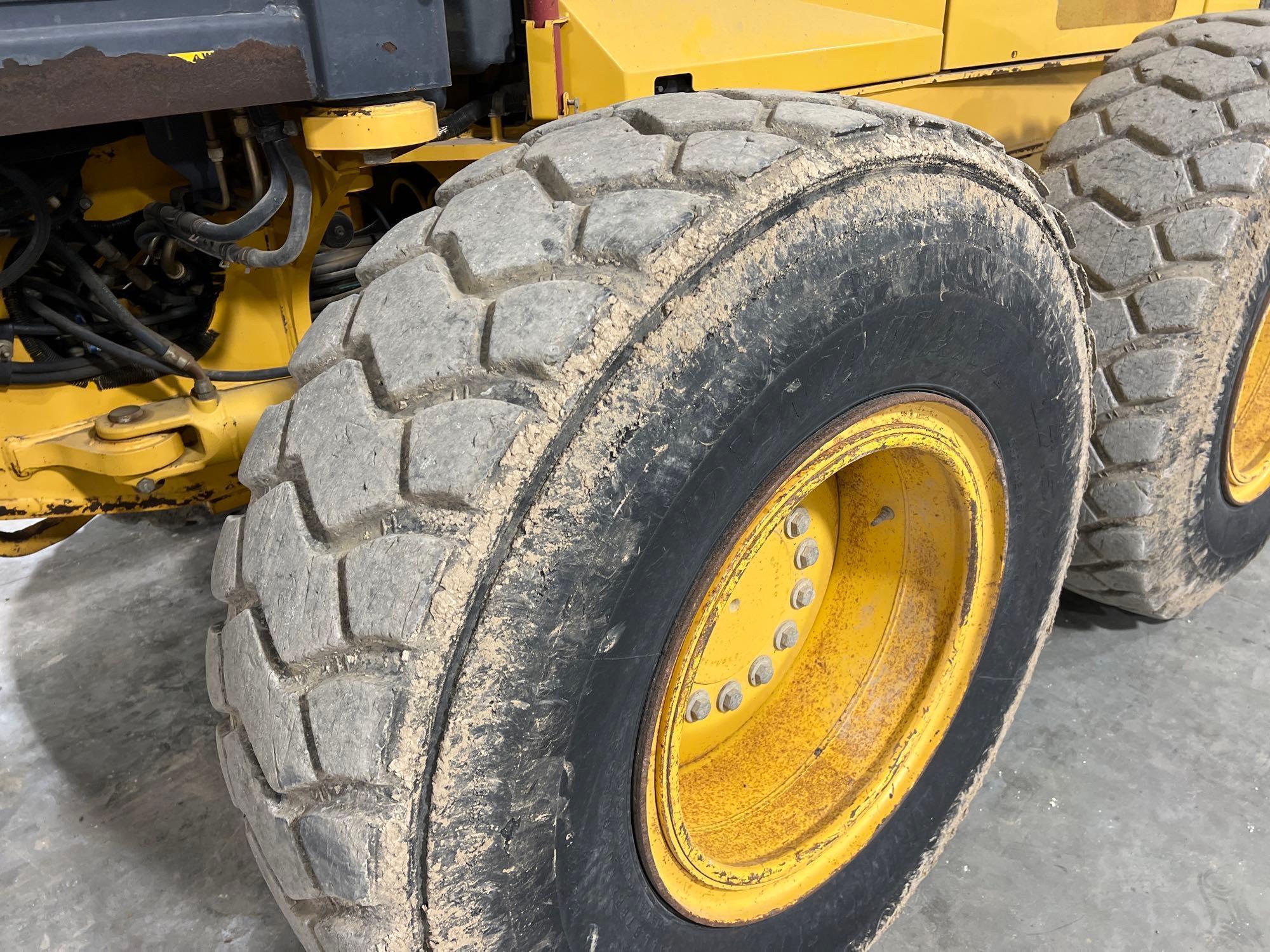 2015 John Deere 772GP Motor Grader