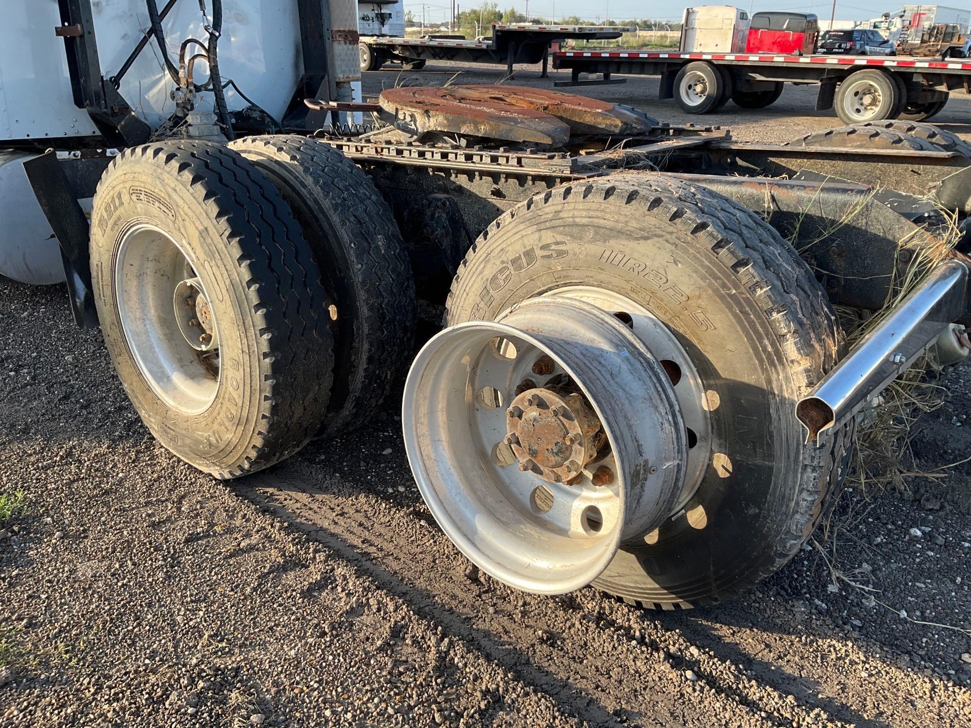 2005 Kenworth T800 Sleeper Truck Tractor