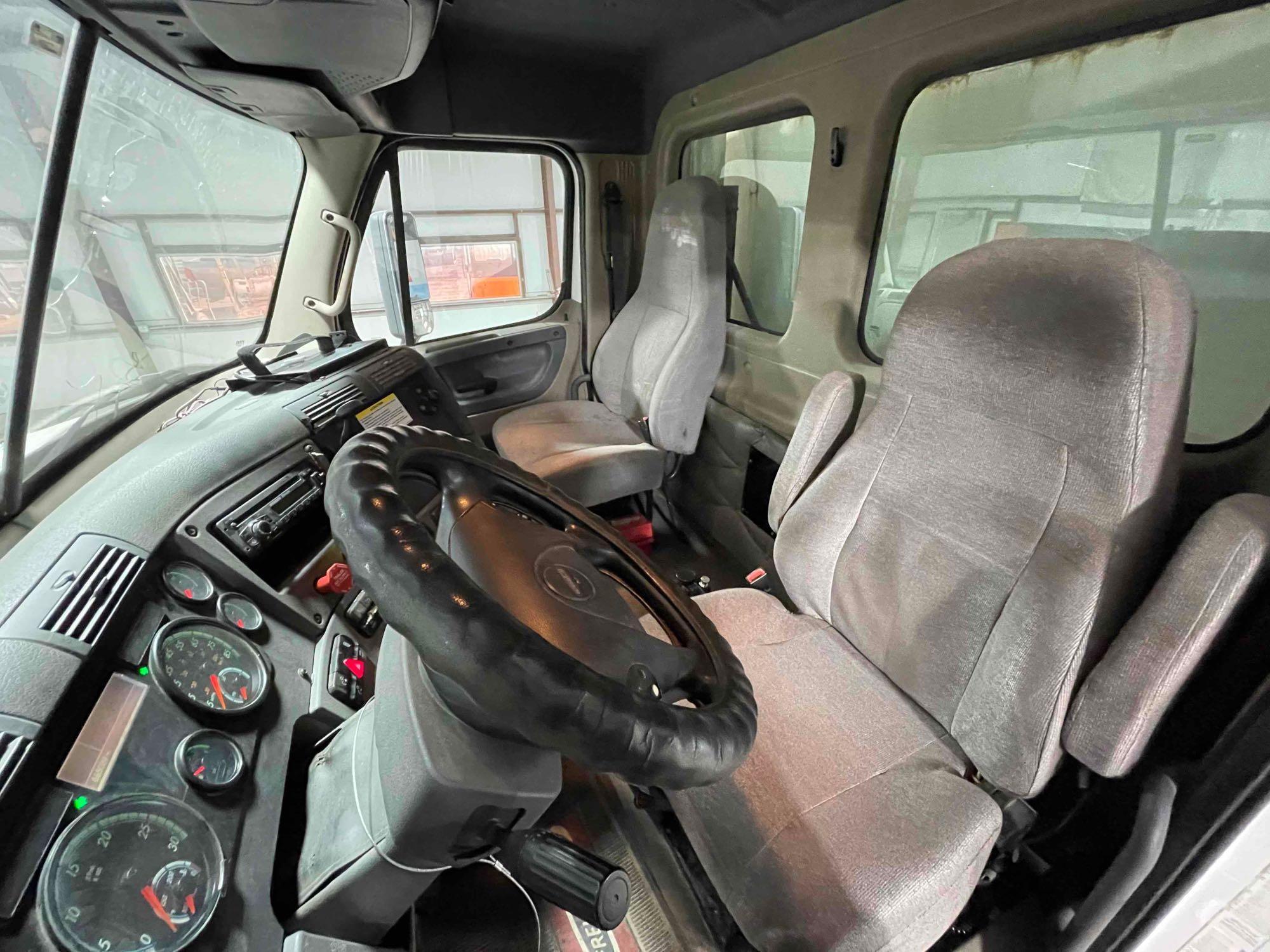 2016 Freightliner Cascadia Dump Truck