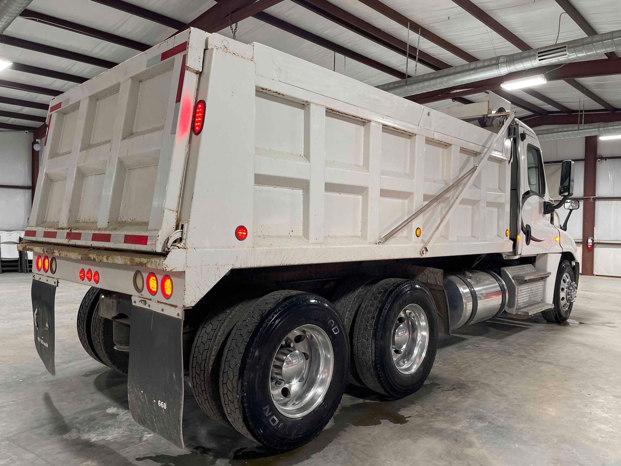 2016 Freightliner Cascadia Dump Truck