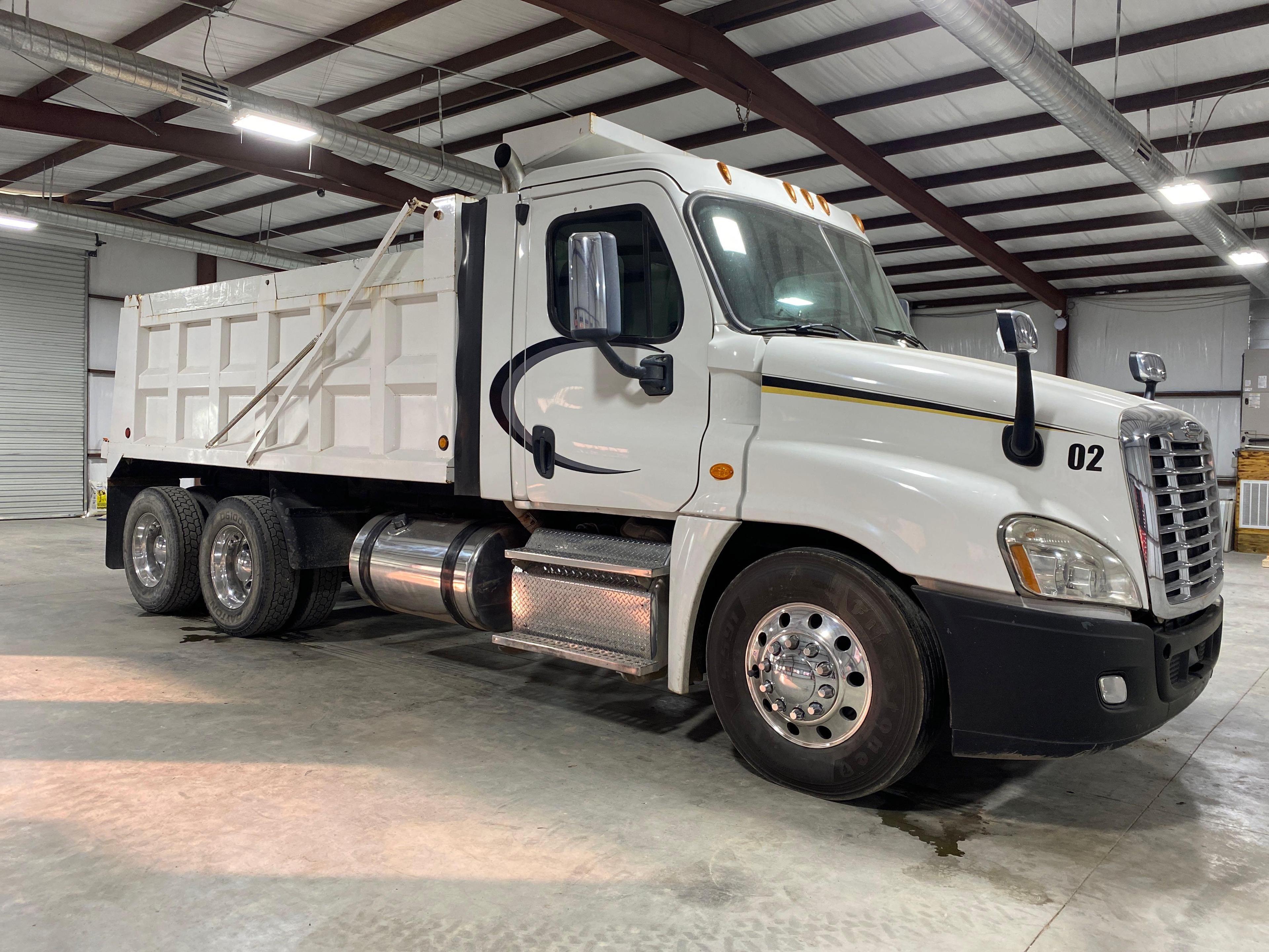 2016 Freightliner Cascadia Dump Truck