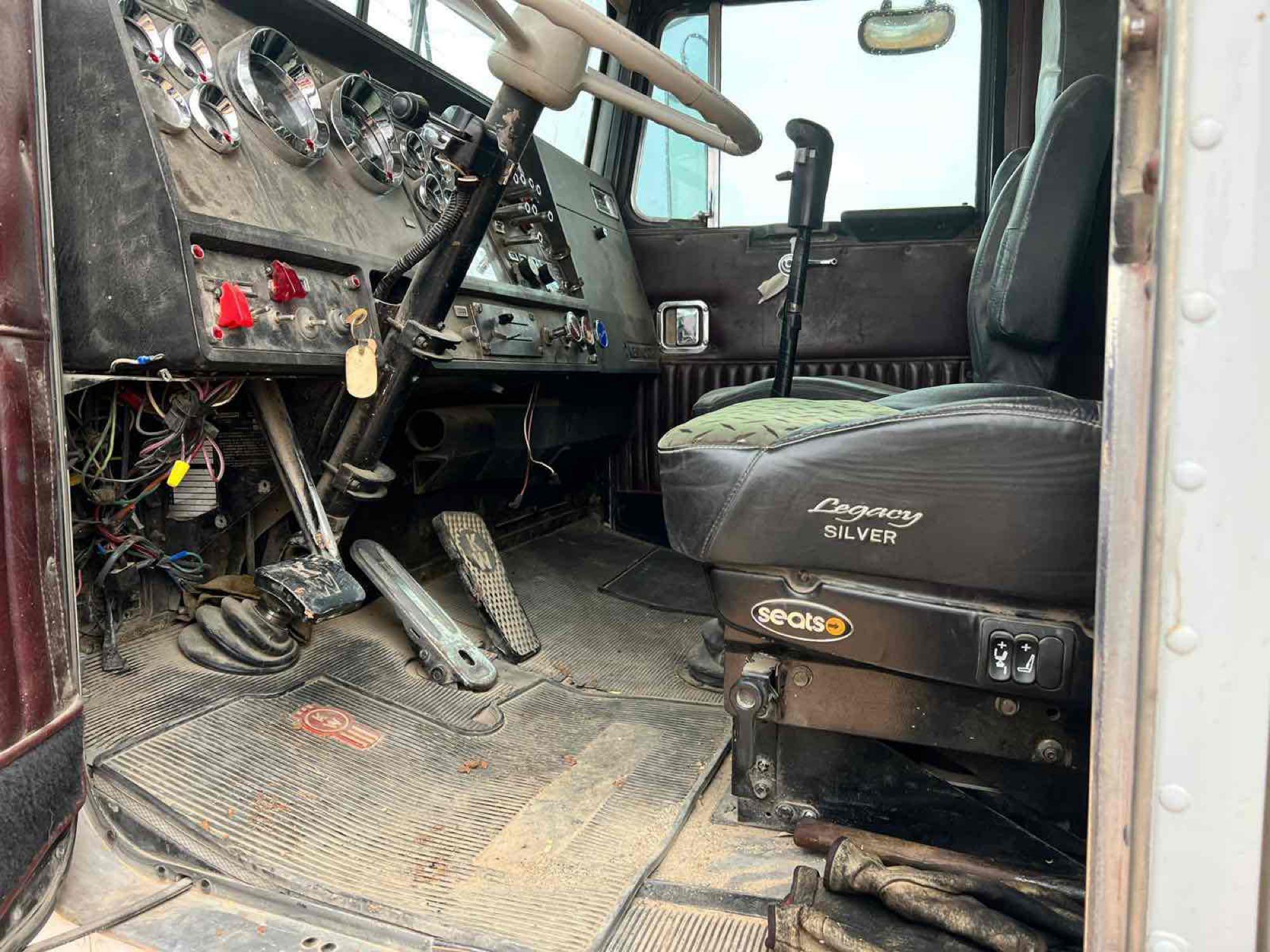 1986 Kenworth...W900 Day Cab Truck Tractor