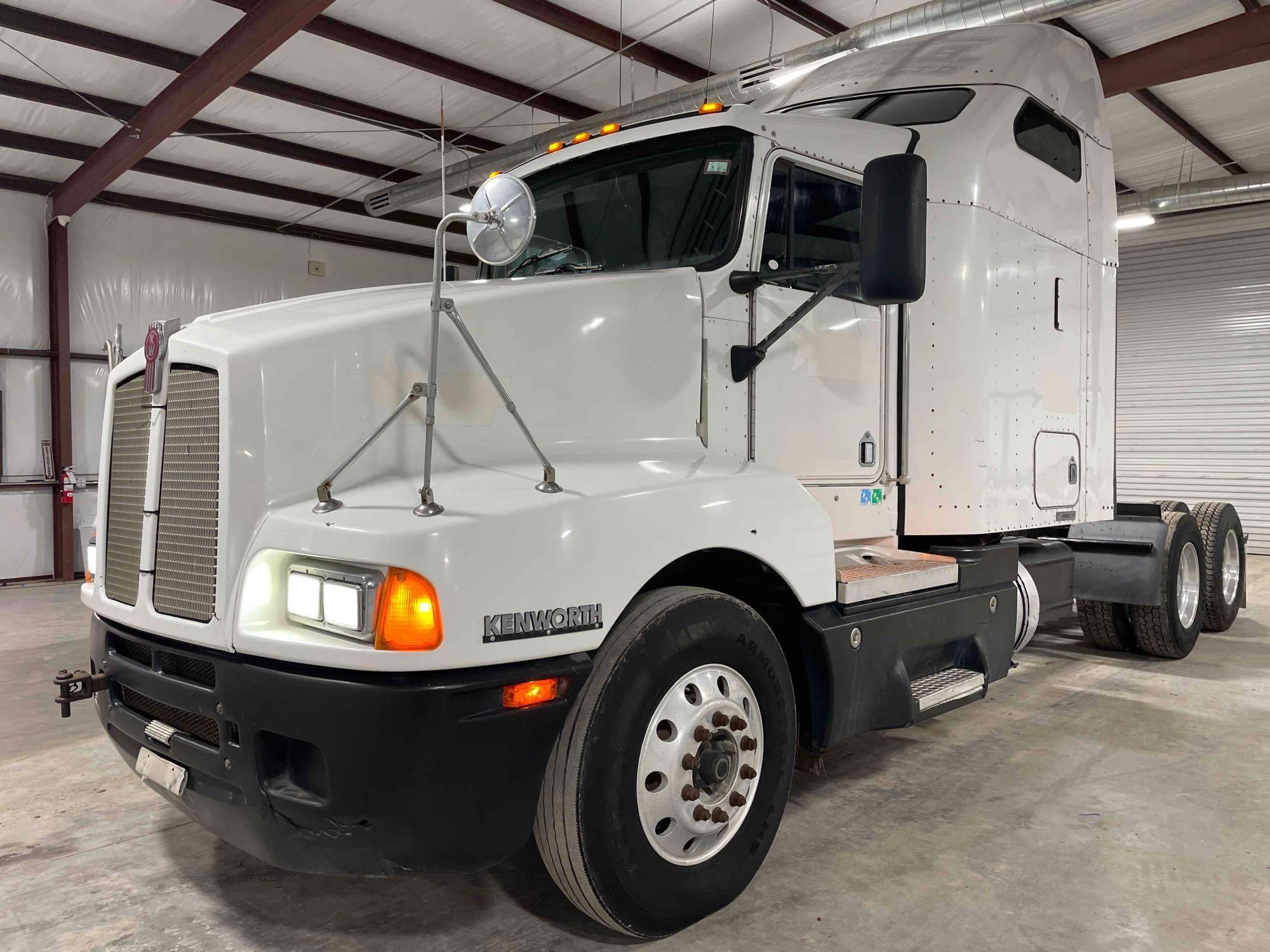 2006 Kenworth T600 Sleeper Truck Tractor