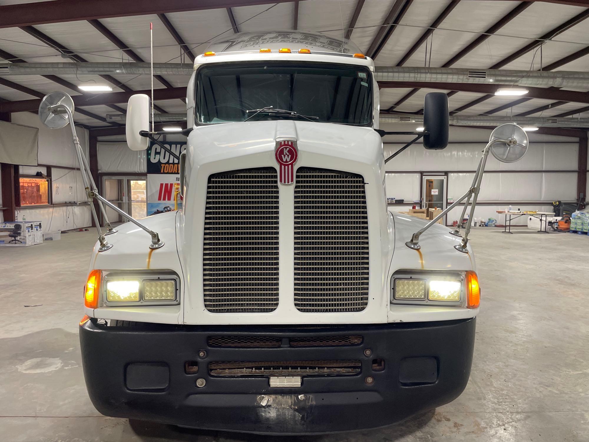 2006 Kenworth T600 Sleeper Truck Tractor