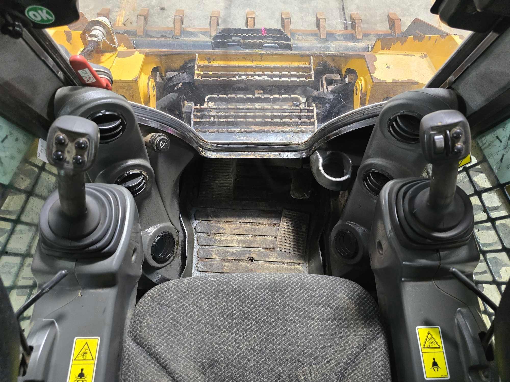 2017 Caterpillar 262D Skid Steer Loader