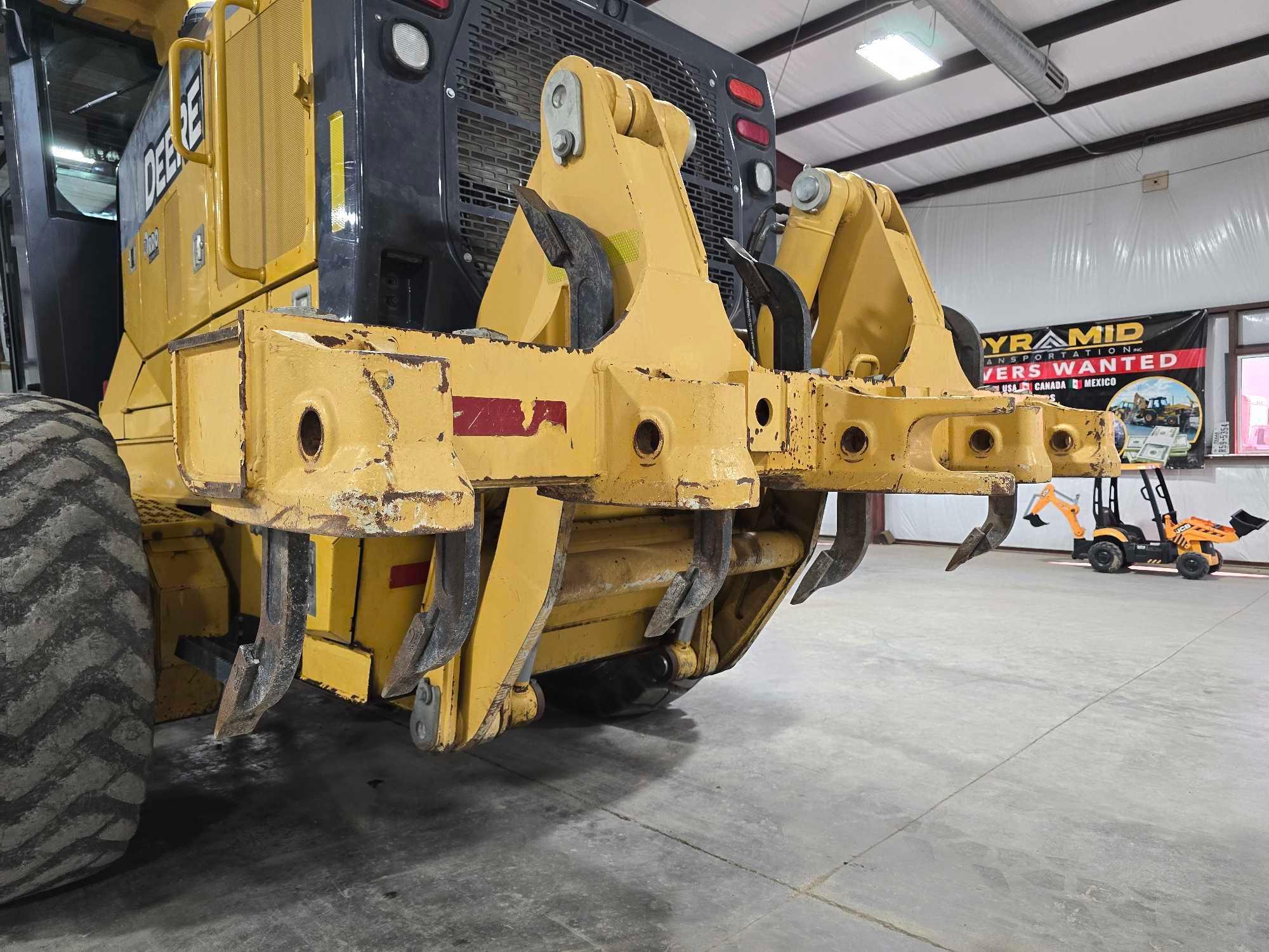 2015 John Deere 772GP Motor Grader