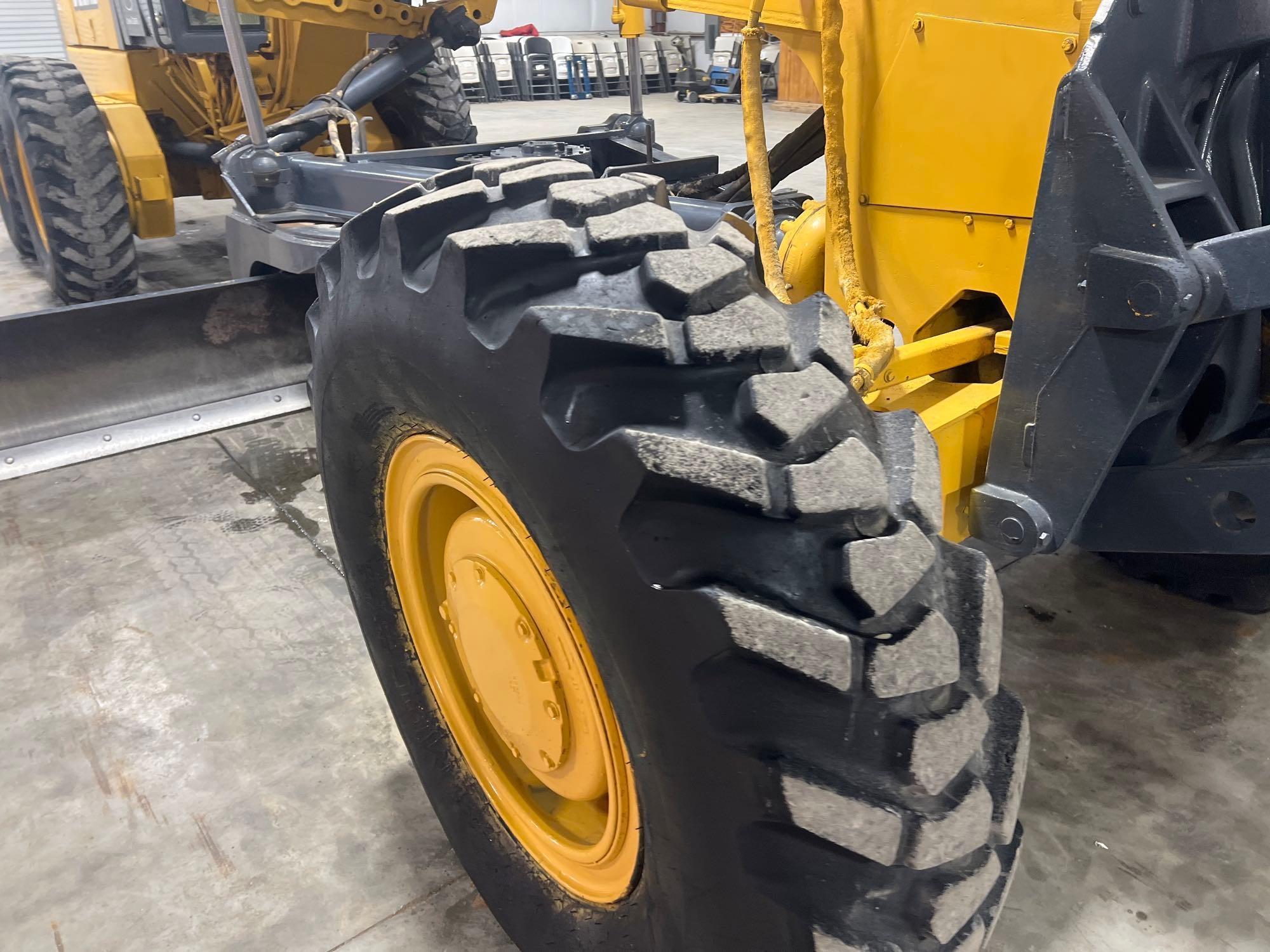 1986 John Deere 772B Motor Grader