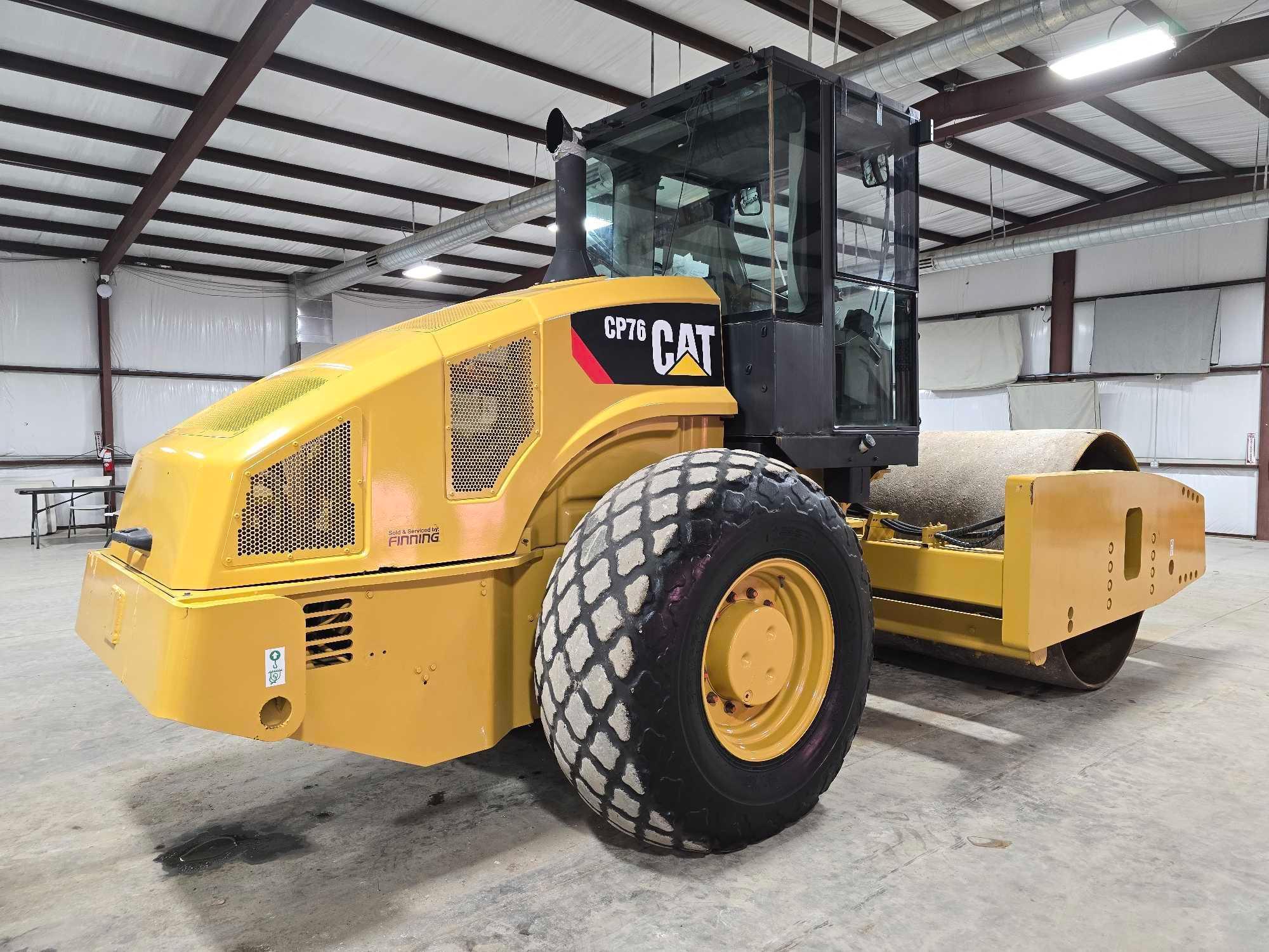 2010 CAT CS76 XT Single Drum Vibrating Compactor