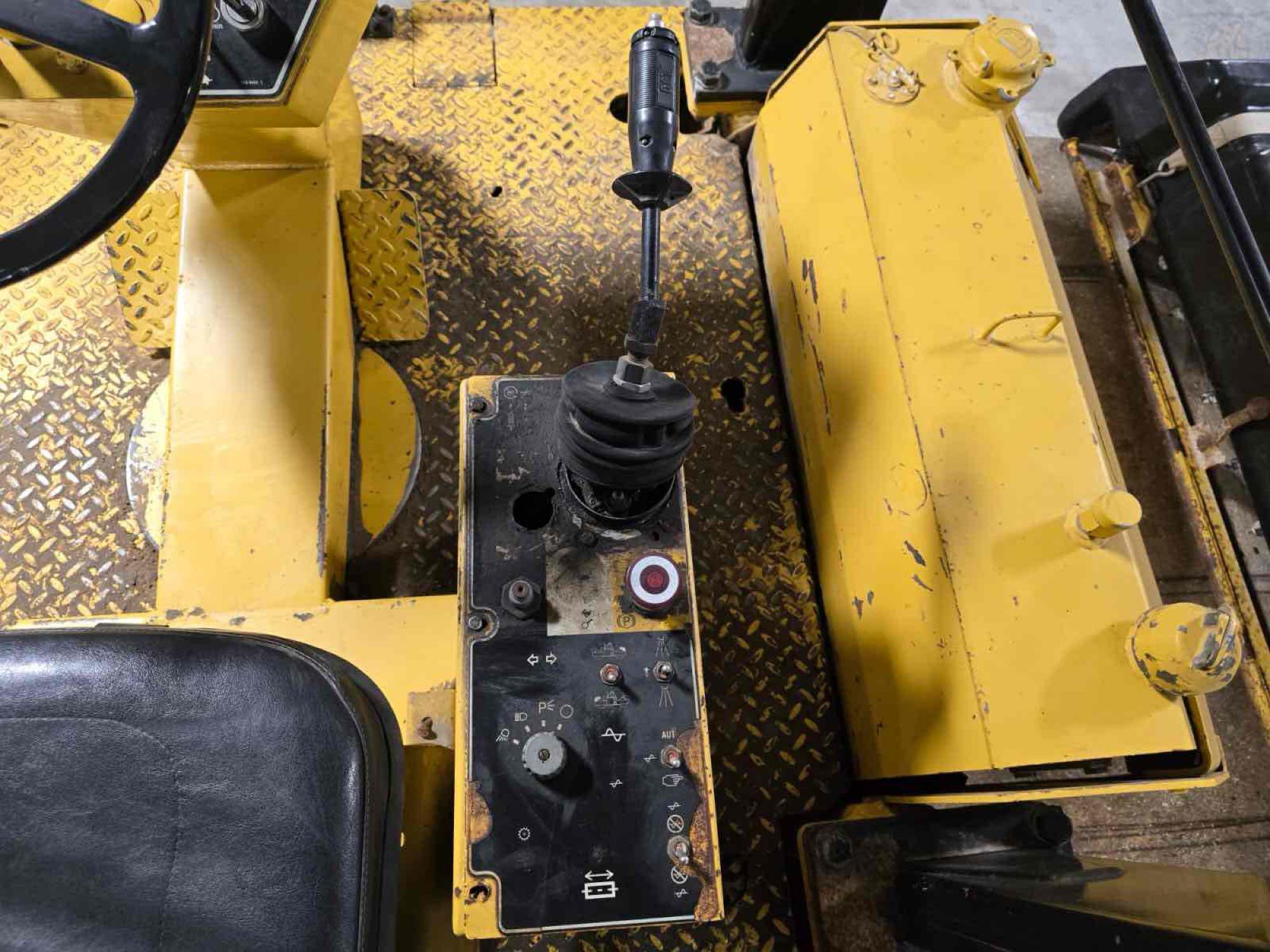 2000 Caterpillar CB-434C Double Drum Vibratory Asphalt Compactor