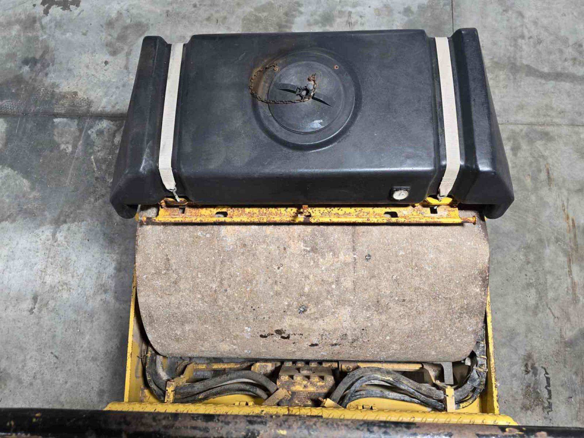 2000 Caterpillar CB-434C Double Drum Vibratory Asphalt Compactor