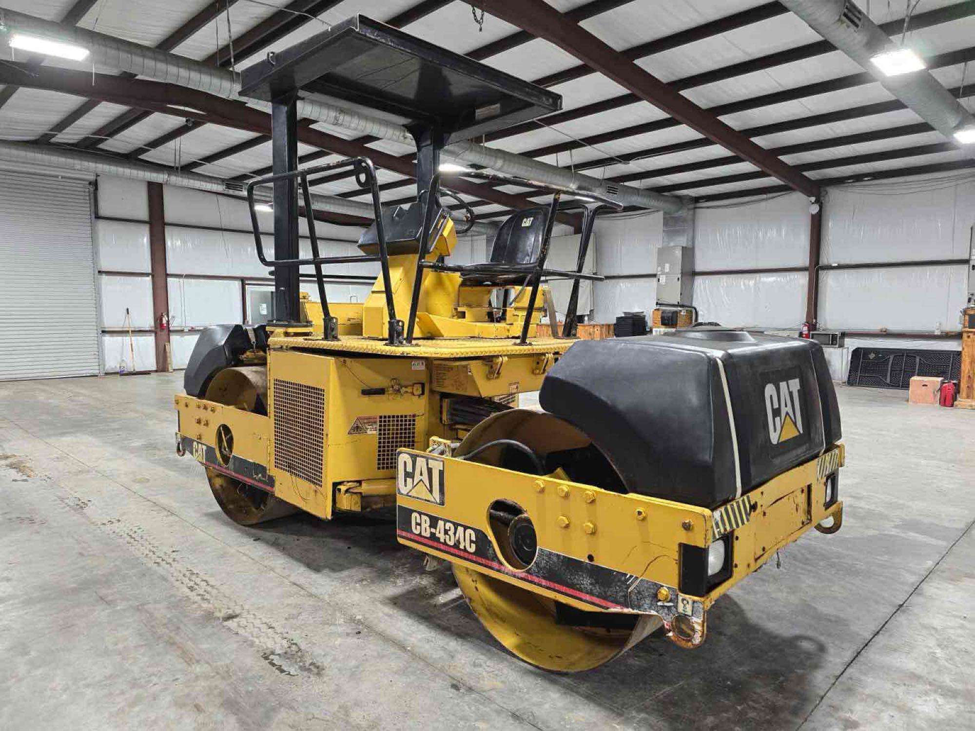 2000 Caterpillar CB-434C Double Drum Vibratory Asphalt Compactor