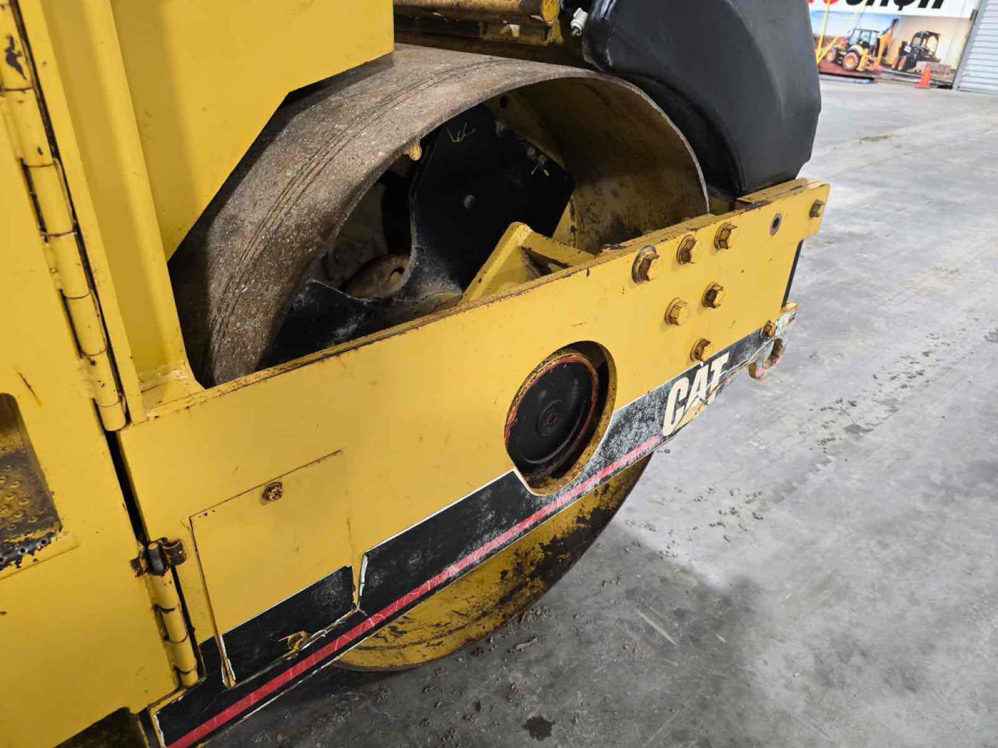 2000 Caterpillar CB-434C Double Drum Vibratory Asphalt Compactor