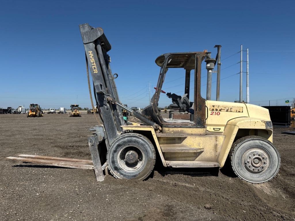 Hyster H210HD Pneumatic Forklift