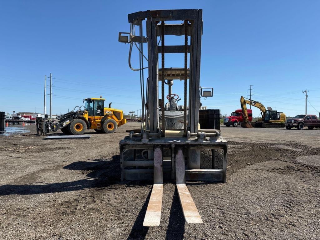 Hyster H210HD Pneumatic Forklift