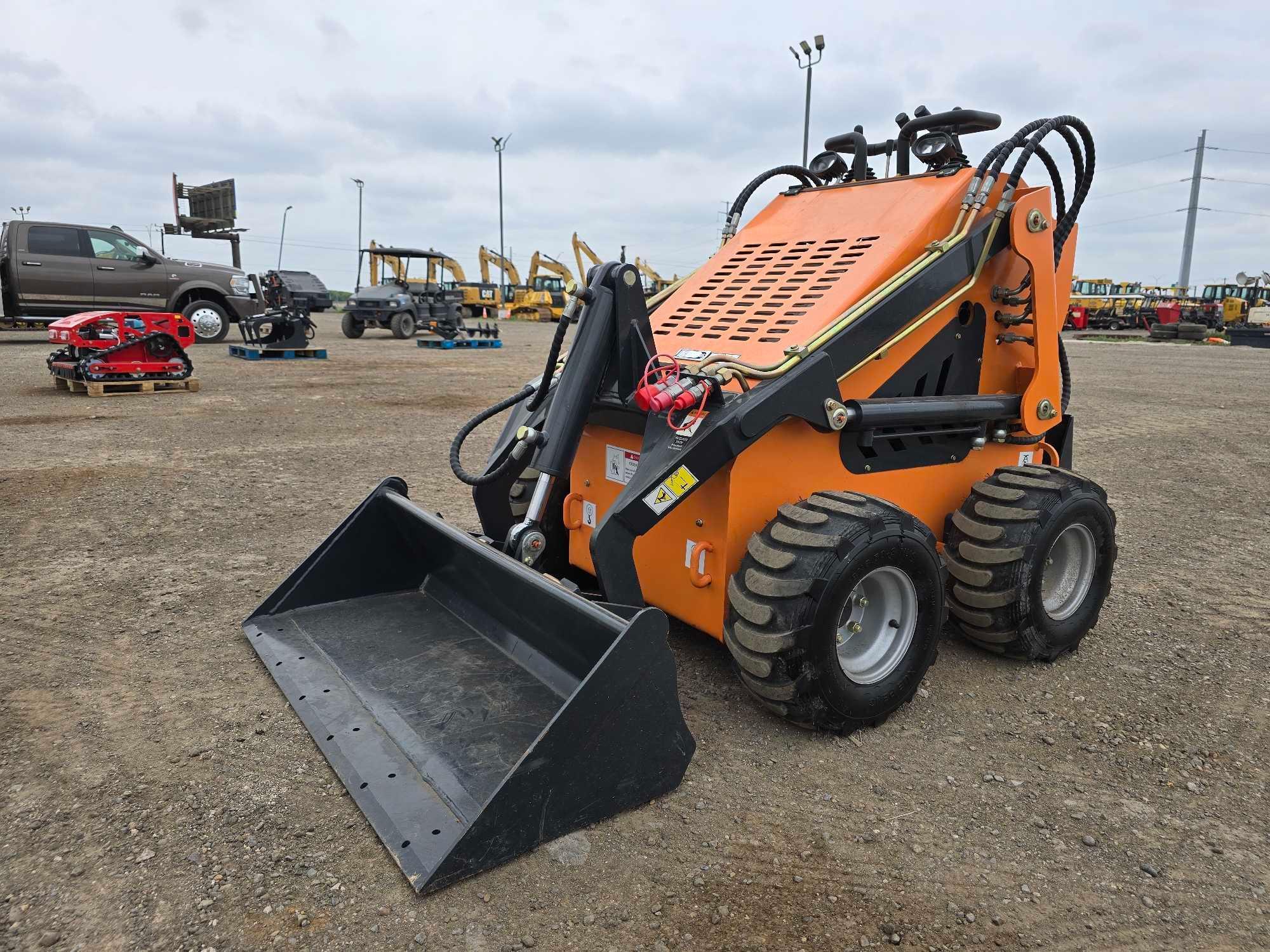 Landhero LDH-HY380 Skid Steer Loader