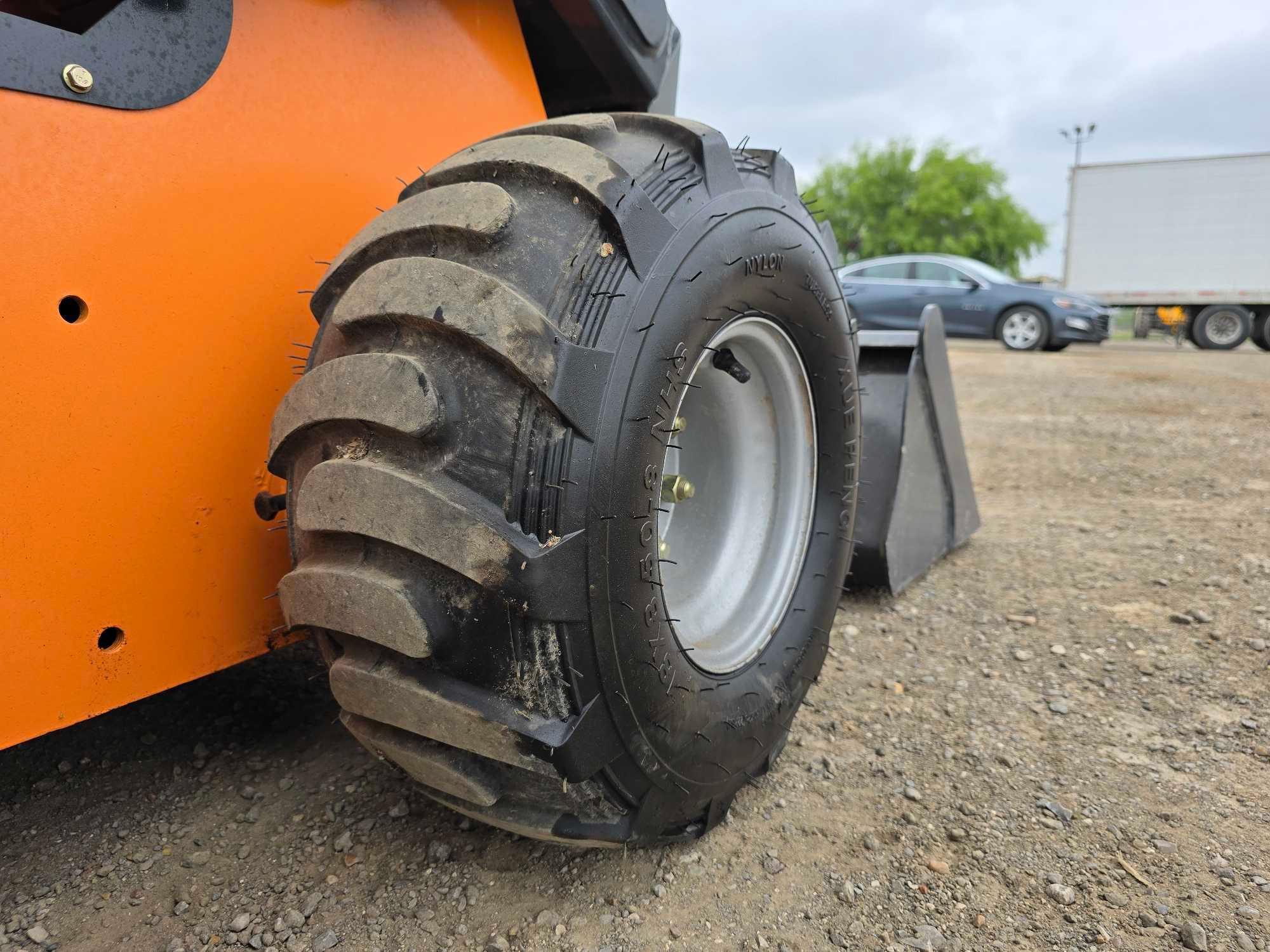 Landhero LDH-HY380 Skid Steer Loader