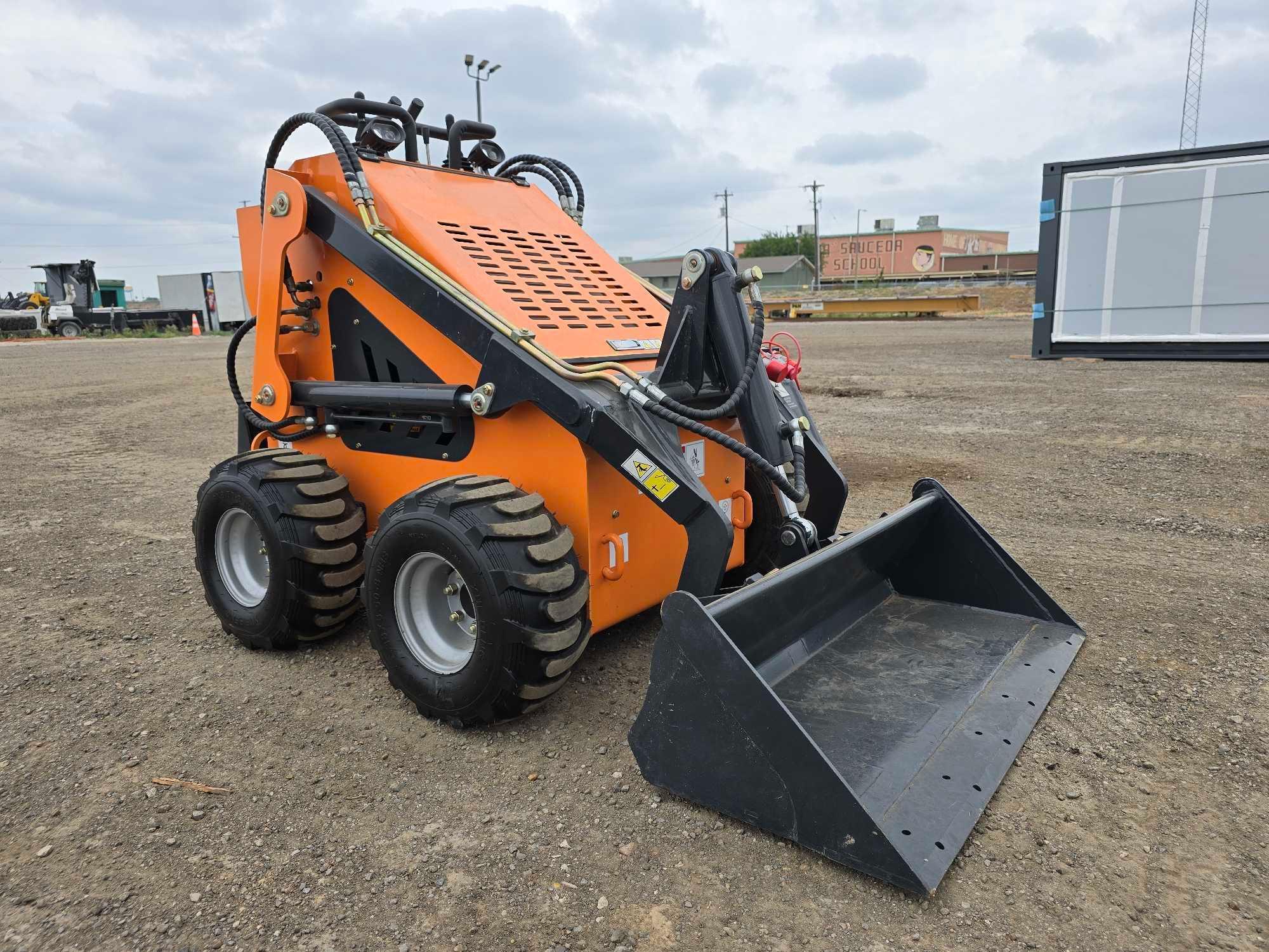 Landhero LDH-HY380 Skid Steer Loader