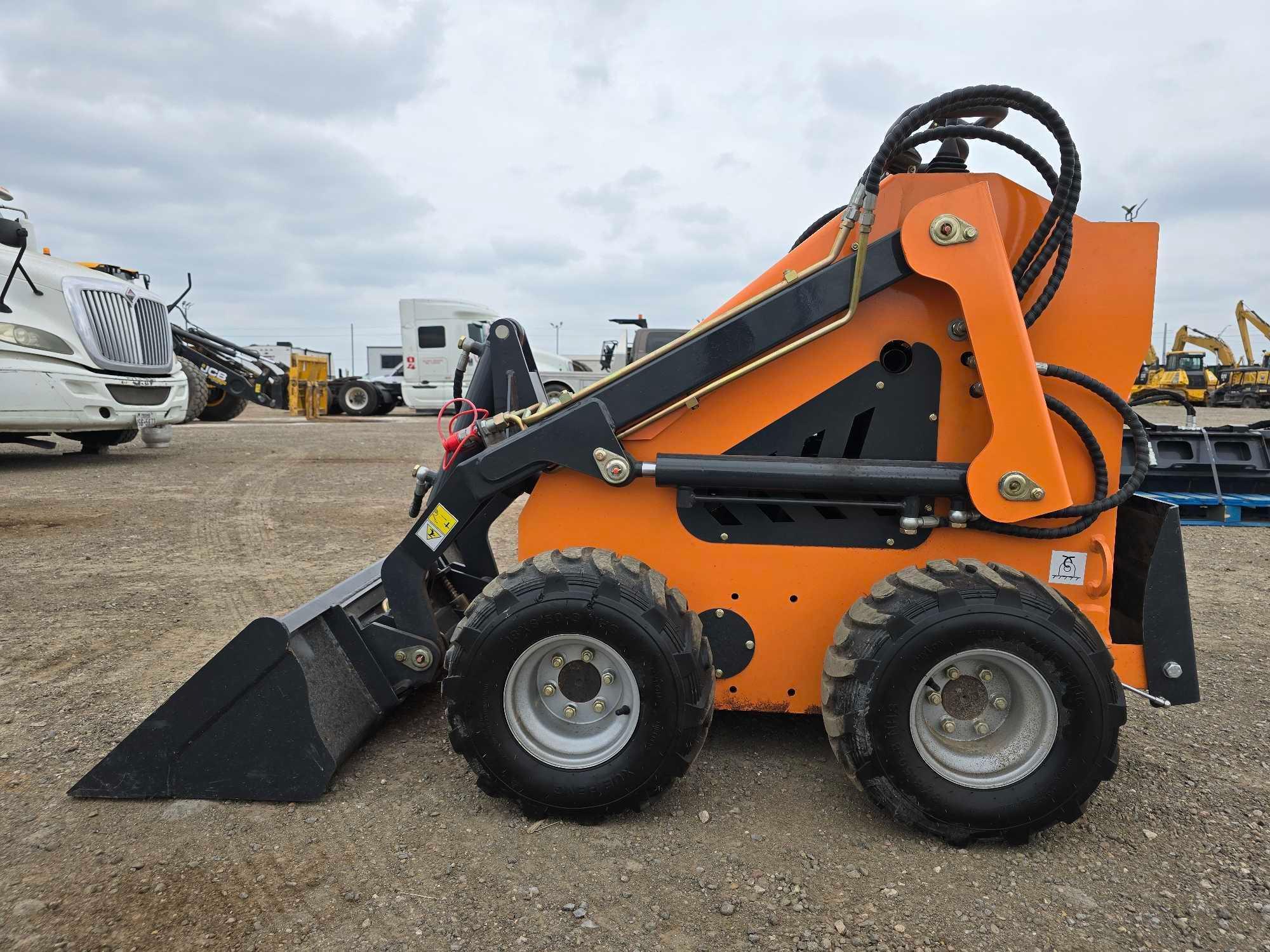 Landhero LDH-HY380 Skid Steer Loader