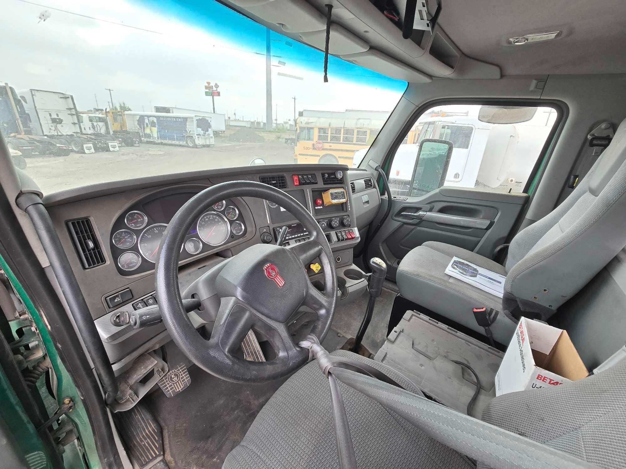 2015 Kenworth T680 Day Cab Truck Tractor