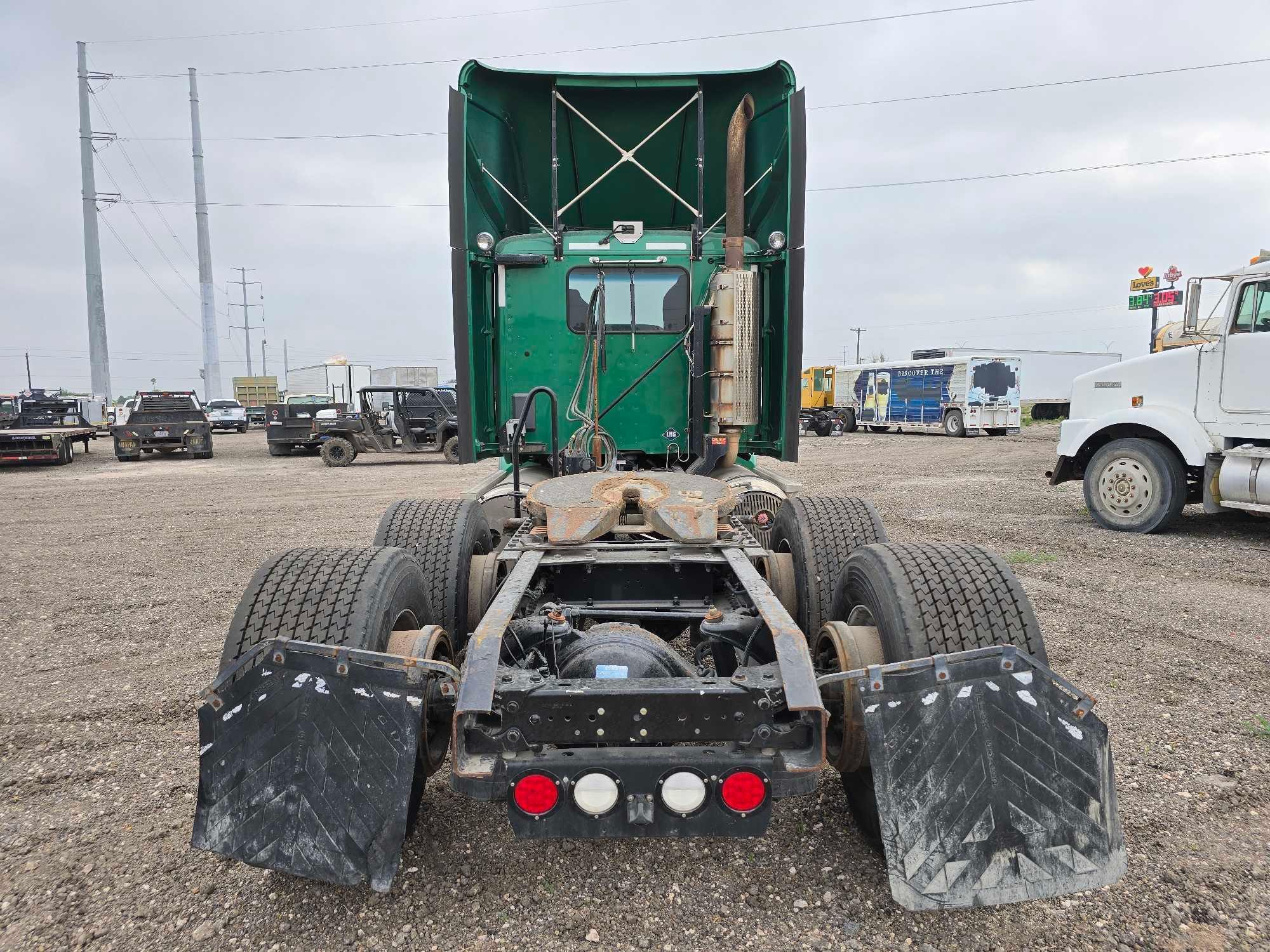 2015 Kenworth T680 Day Cab Truck Tractor