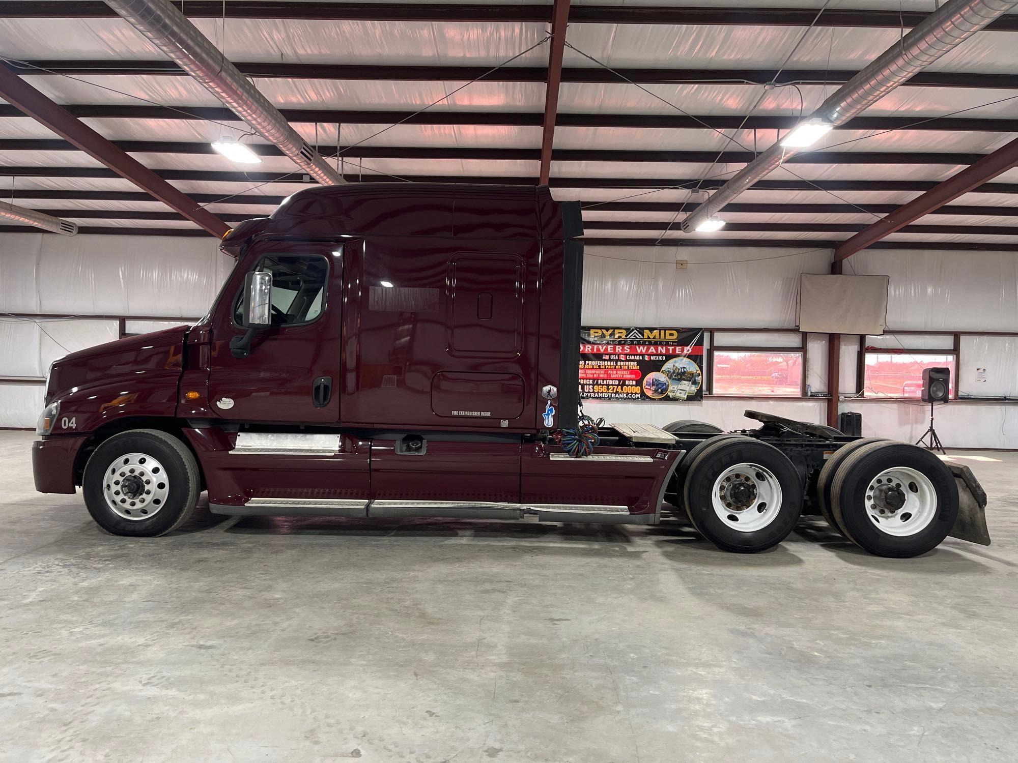 2016 Freightliner Cascadia 125 Sleeper Truck Tractor