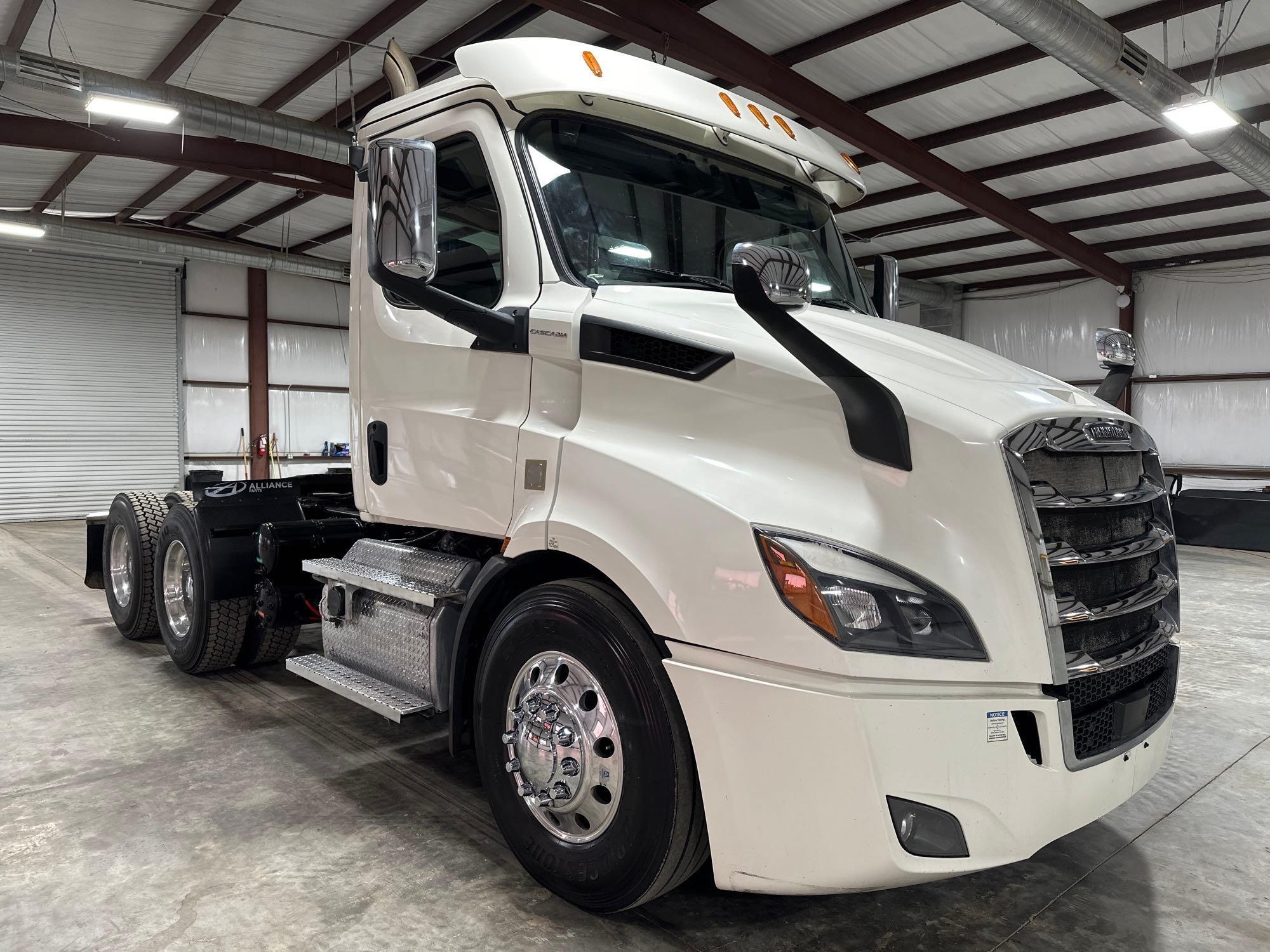 2019 Freightliner Cascadia Day Cab Truck Tractor