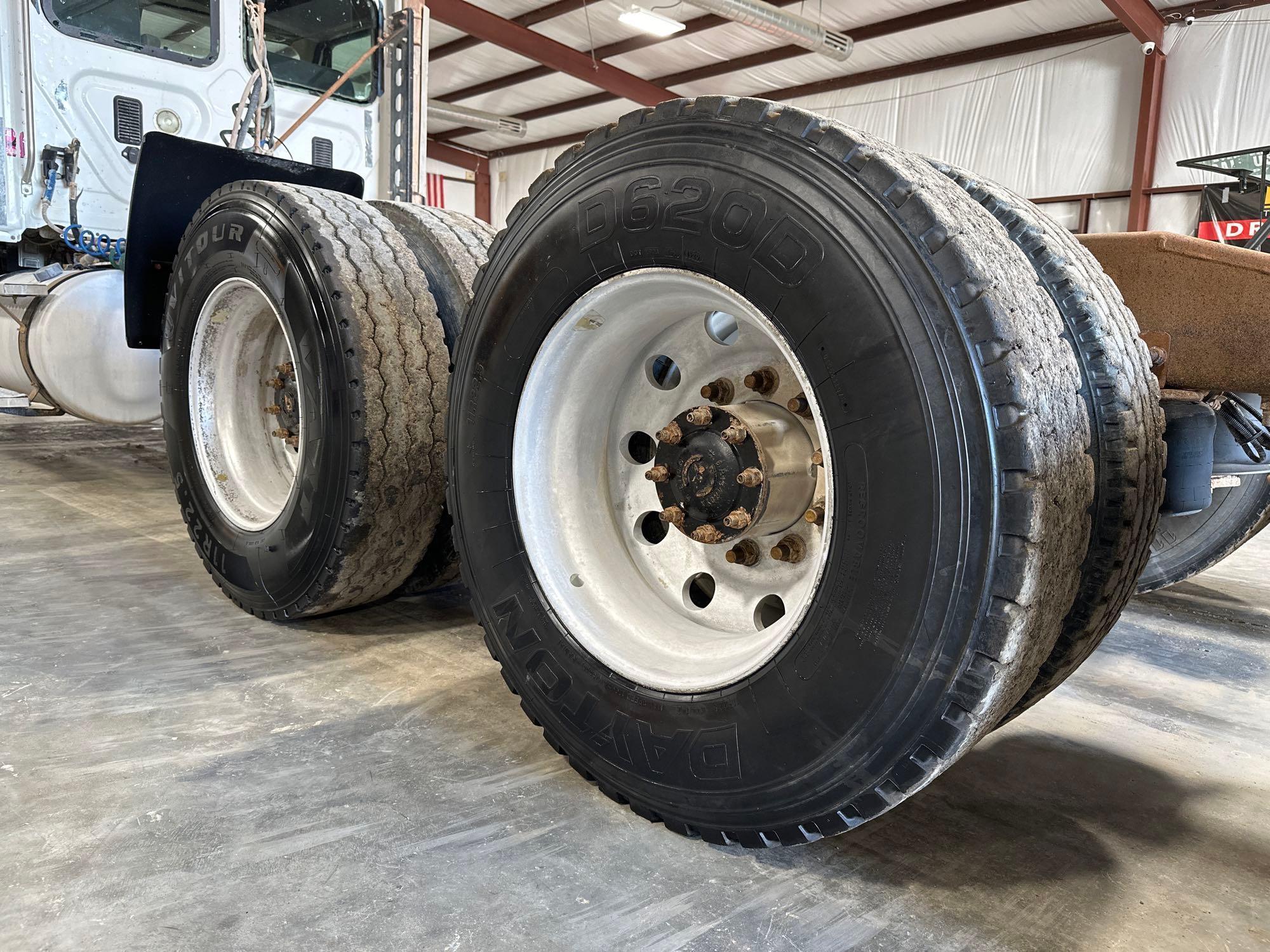 2016 Freightliner Cascadia 113 Day Cab Truck Tractor