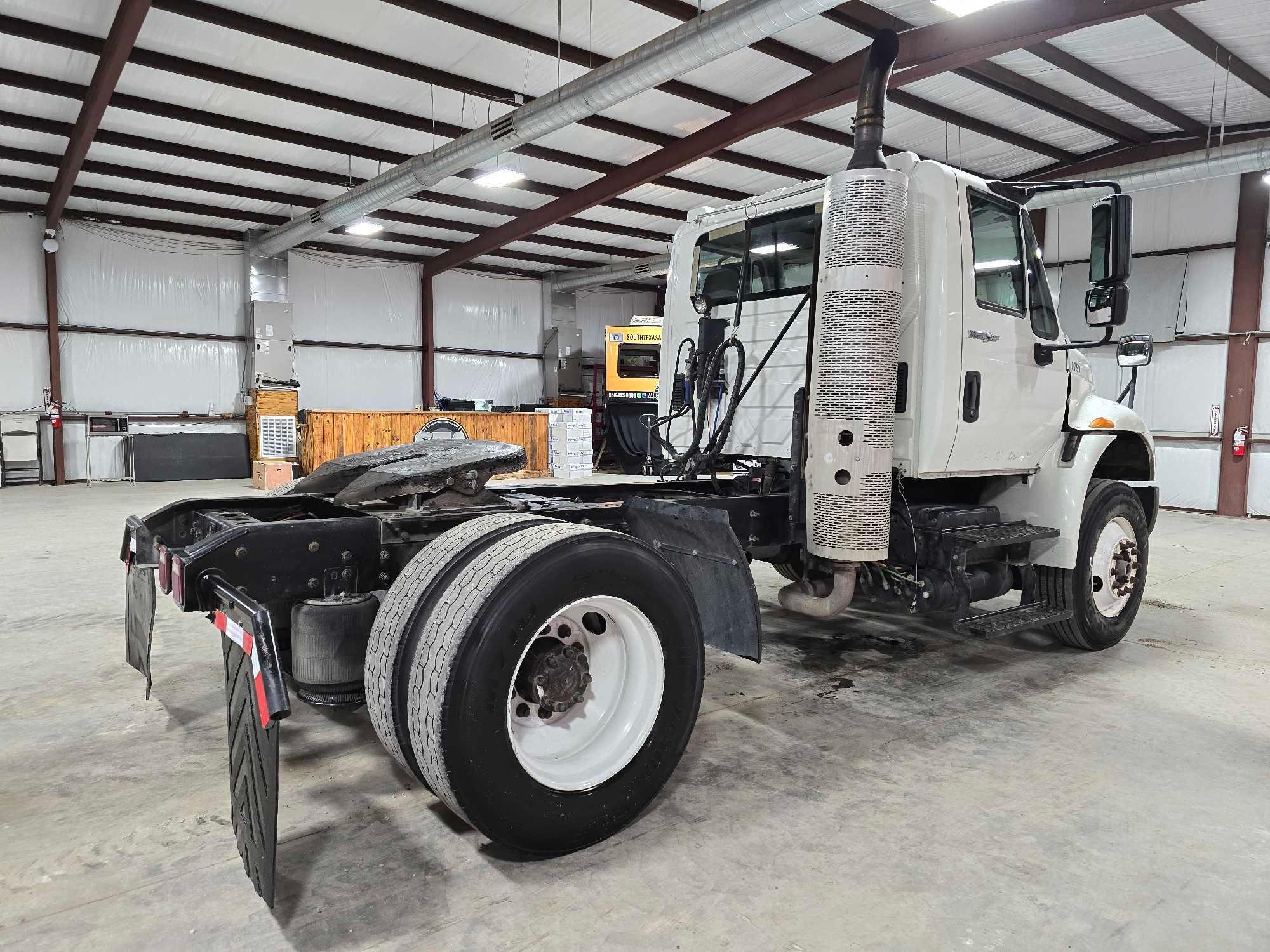 2013 International DuraStar 4400 Day Cab Truck Tractor