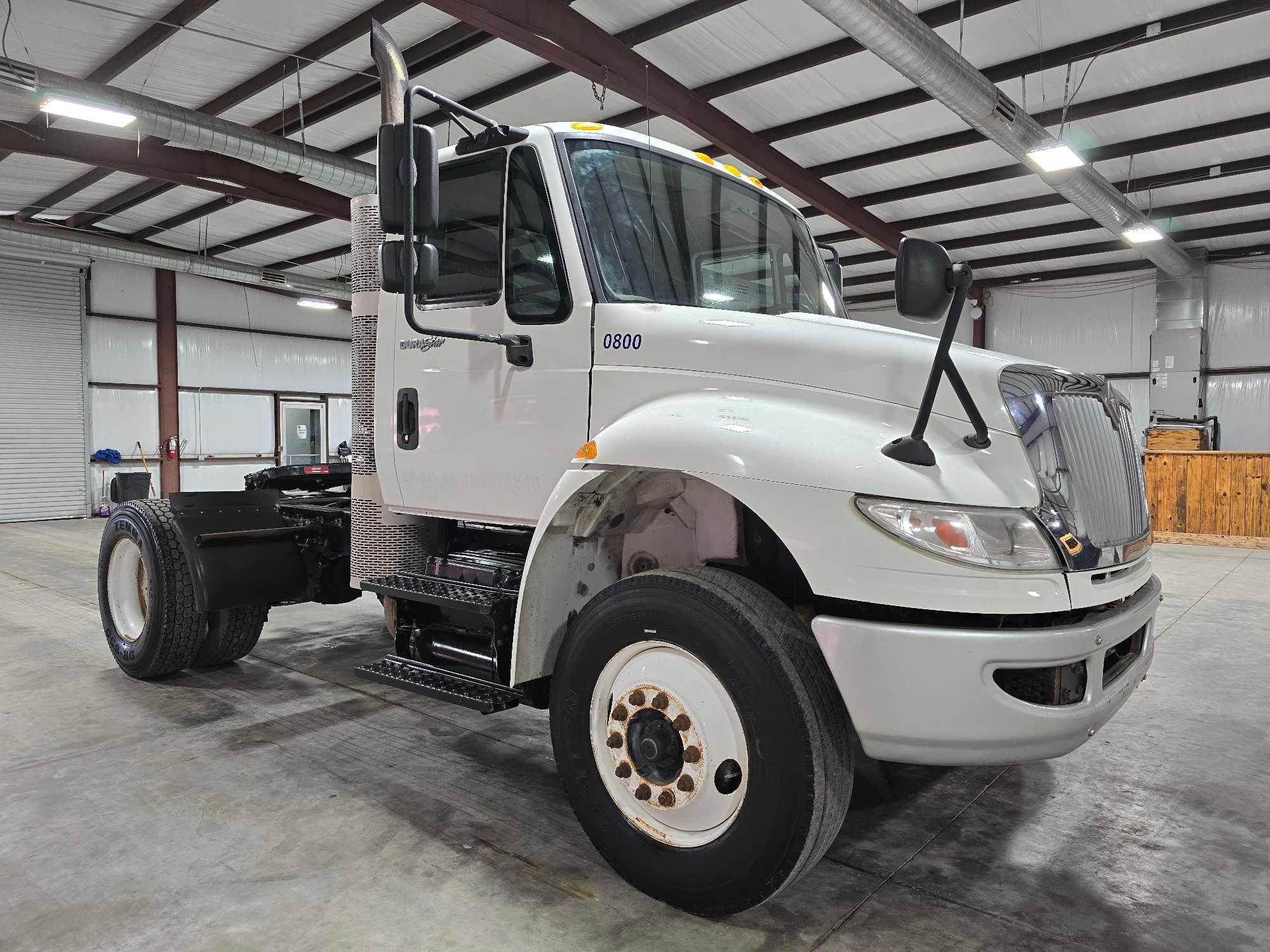 2013 International DuraStar 4400 Day Cab Truck Tractor