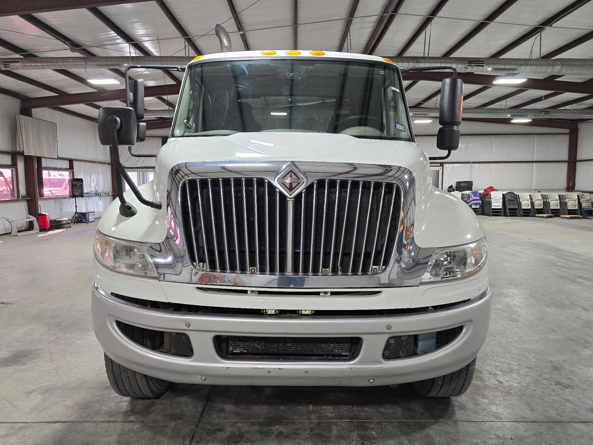 2013 International DuraStar 4400 Day Cab Truck Tractor