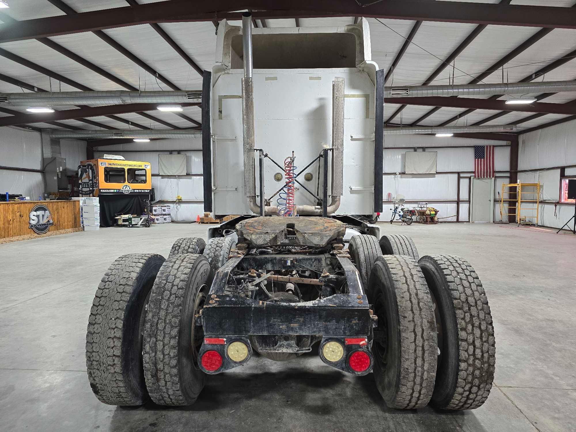 2013 Peterbilt 386 Sleeper Truck Tractor