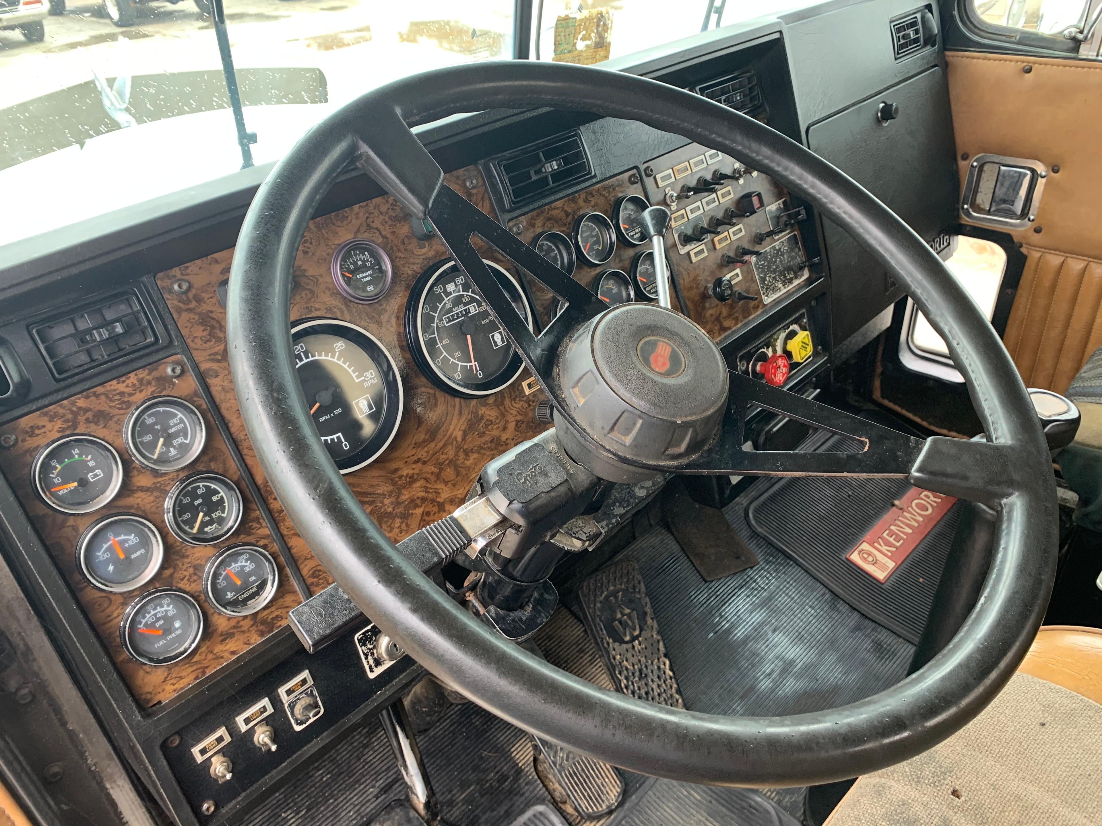 1989 Kenworth Day Cab 812,347 miles VIN 1001