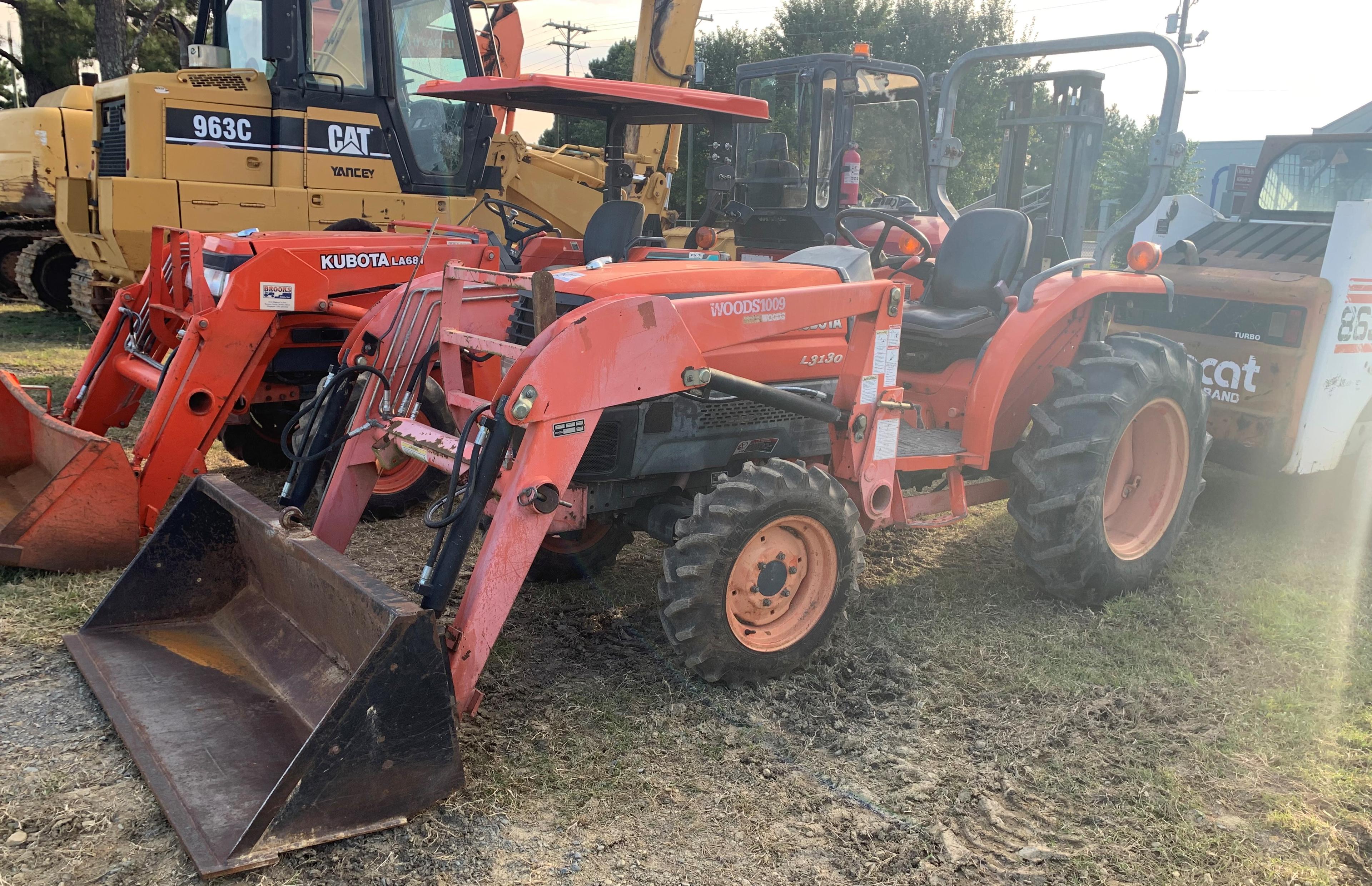 Kubota L3130 with Woods Front End Bucket