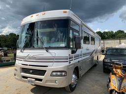 2004 Winnebago Adventure VIN 8596