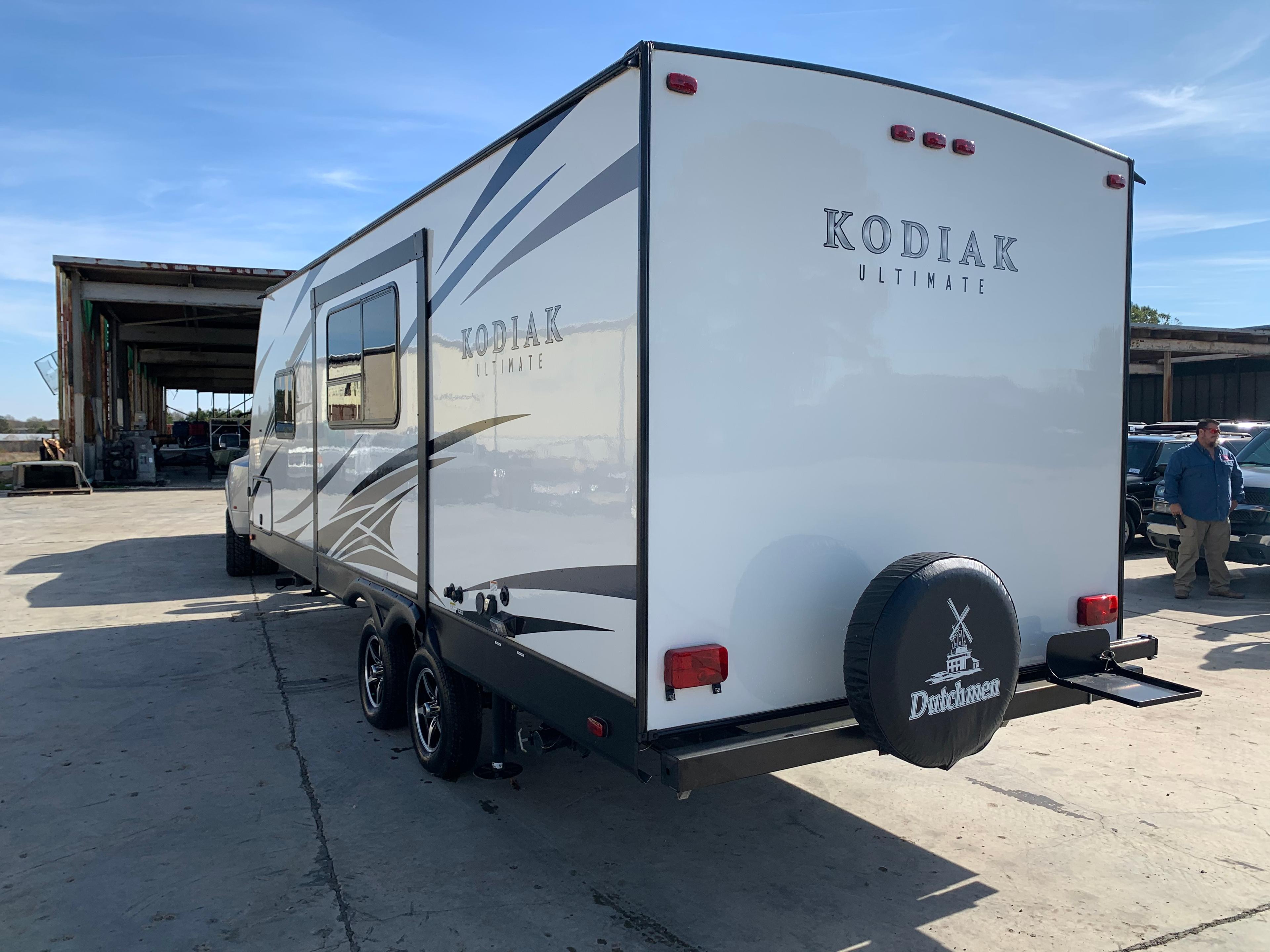 2017 Kodiak Ultimate Camper  VIN 1902